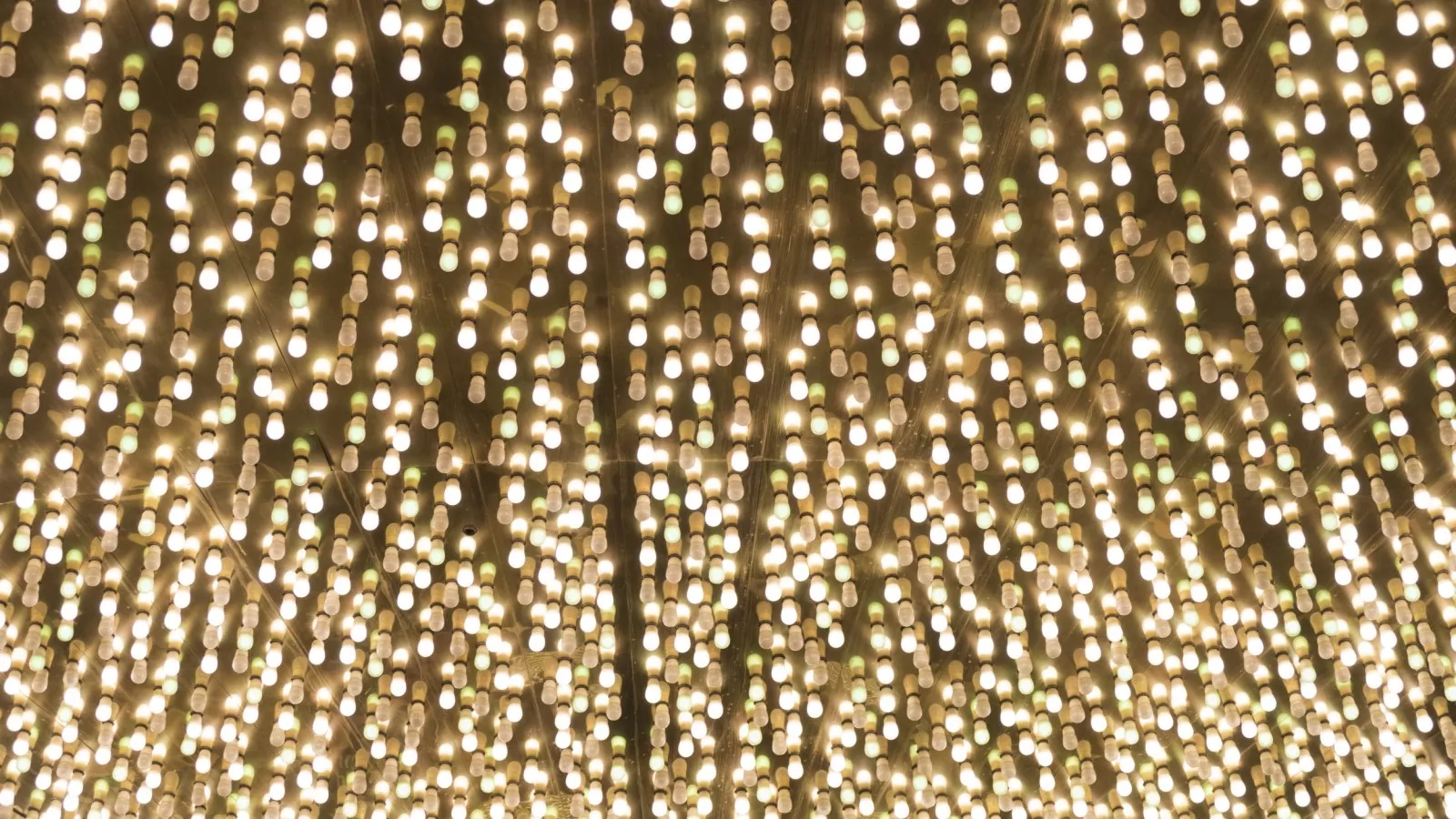 Jingle holiday light event sparks complaints -- 'scariest thing ever'