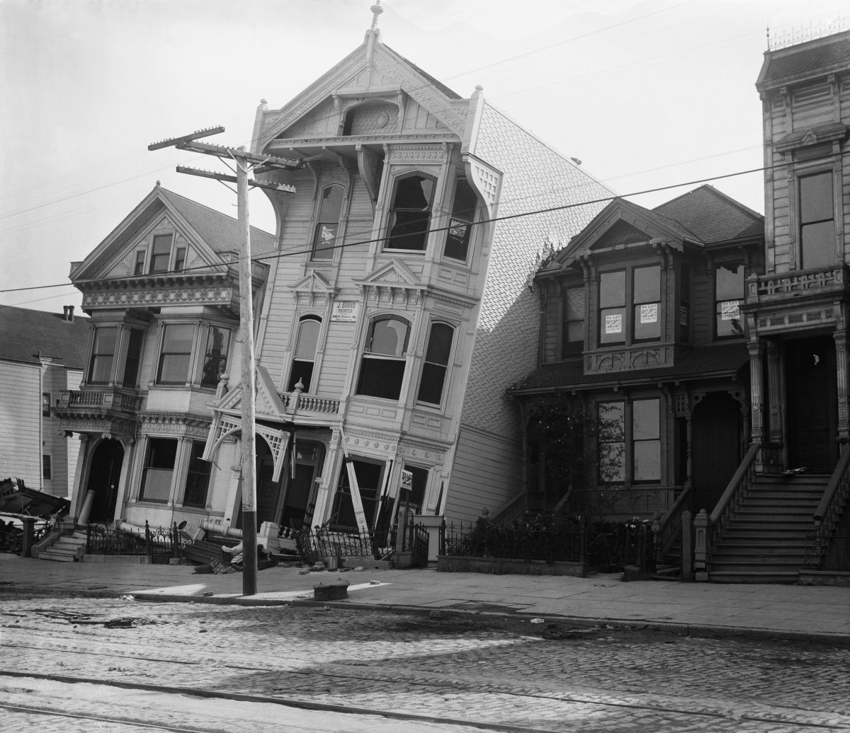 Earthquake San Francisco house collapses