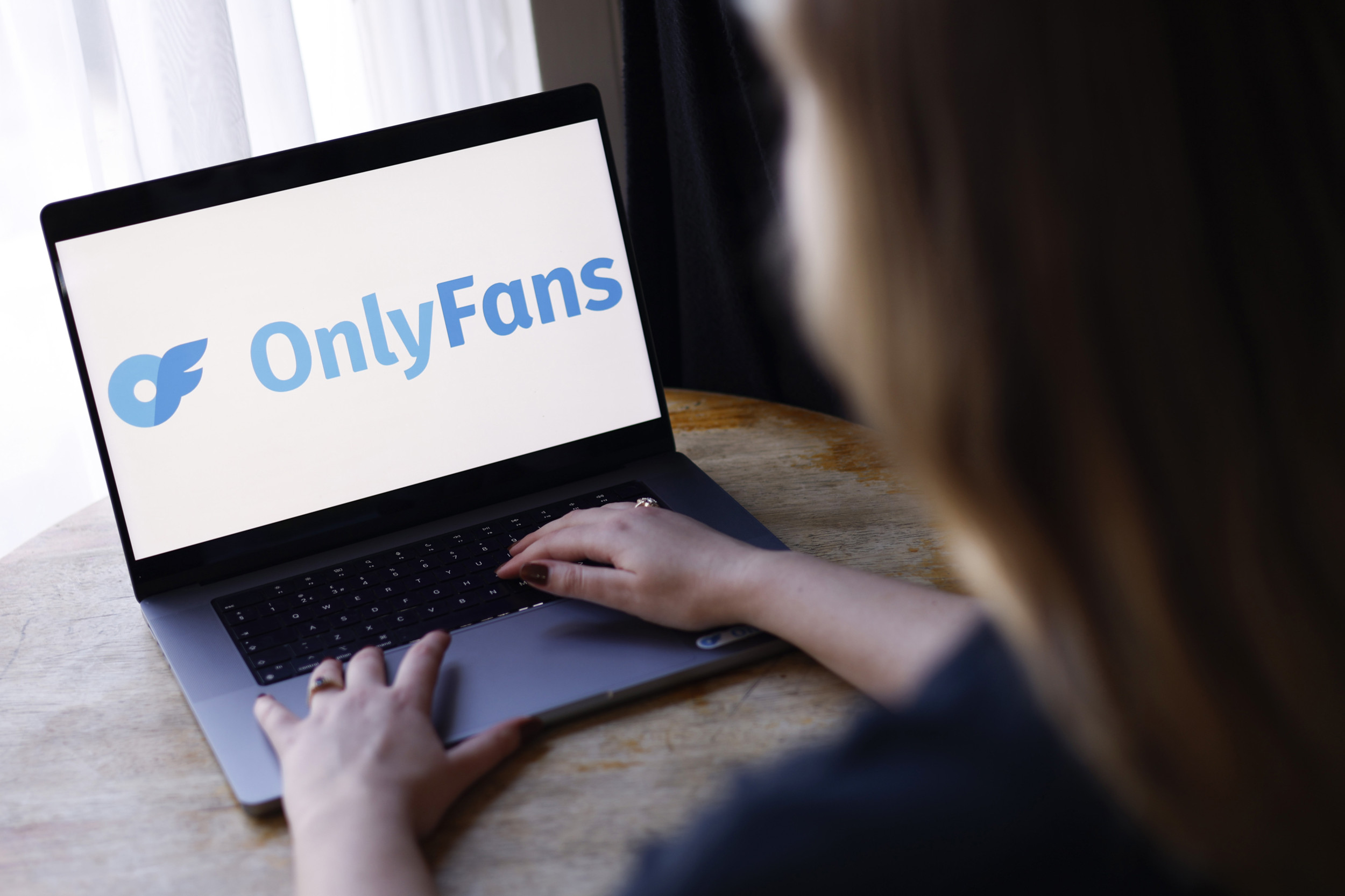 featured image thumbnail for post China Lifts Ban on OnlyFans Website