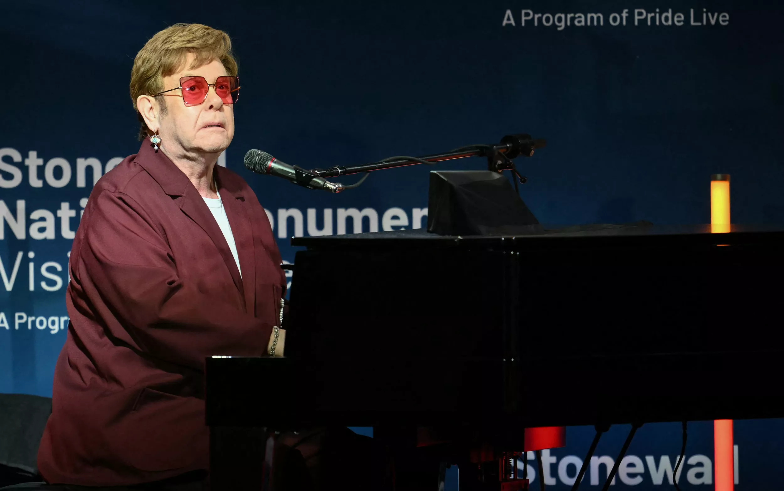 Elton John's harrowing onstage mishap had his band thinking he'd been shot