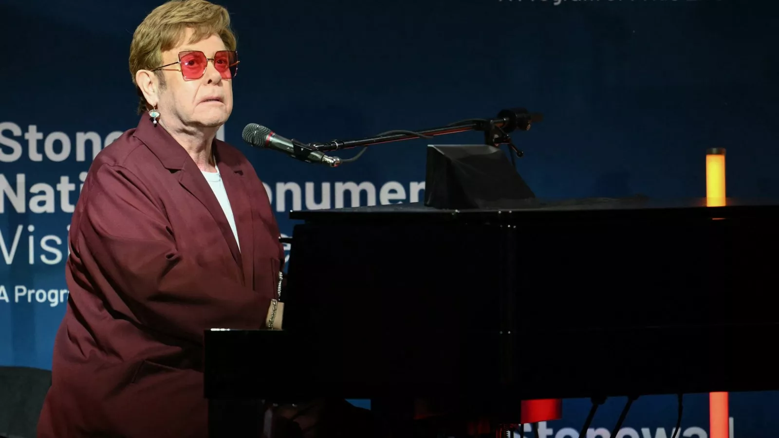 Elton John's harrowing onstage mishap had his band thinking he'd been shot
