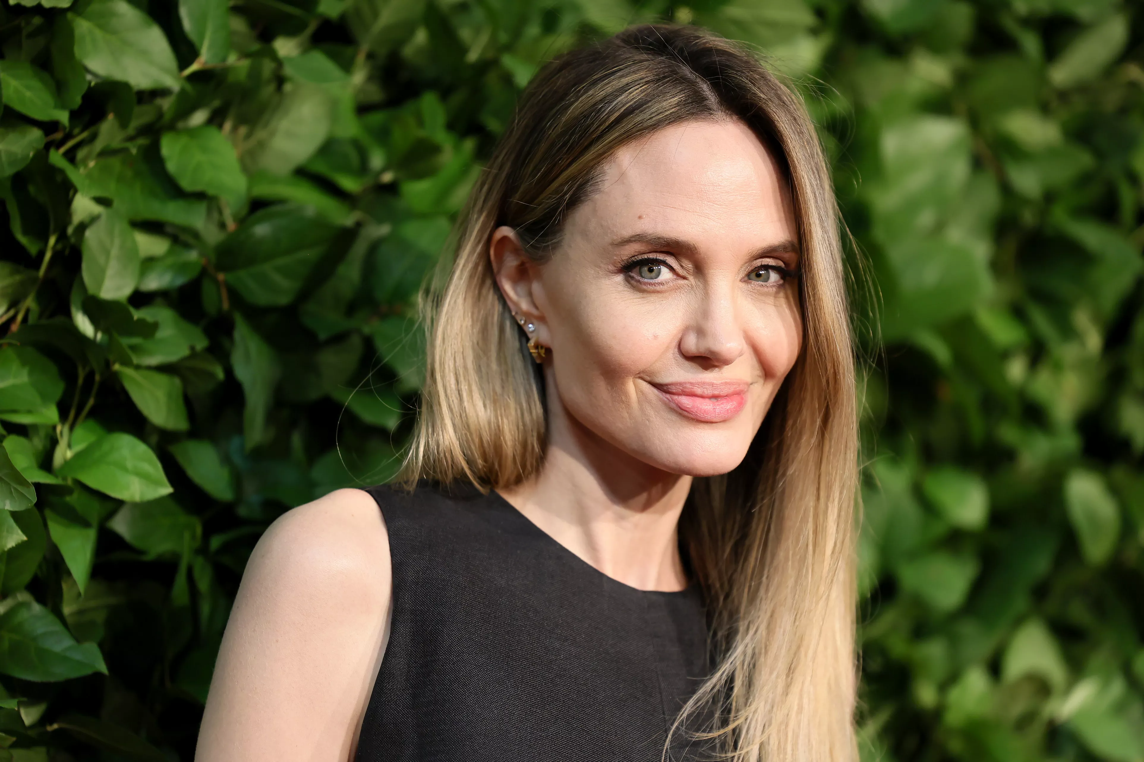 Angelina Jolie shows up barefoot for TV interview
