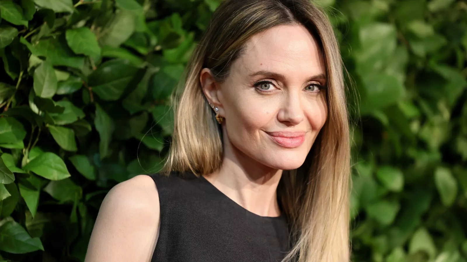 Angelina Jolie shows up barefoot for TV interview