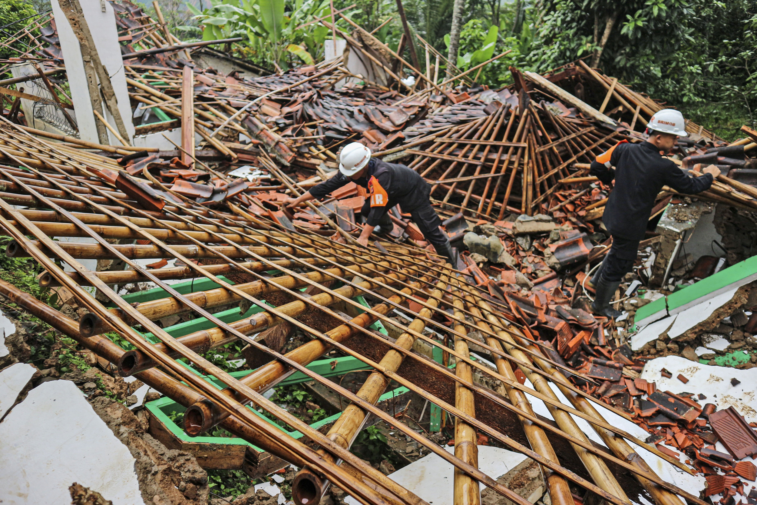 Landslides, Flash Floods Devastate Java, Leaving 10 Dead, 2 Missing