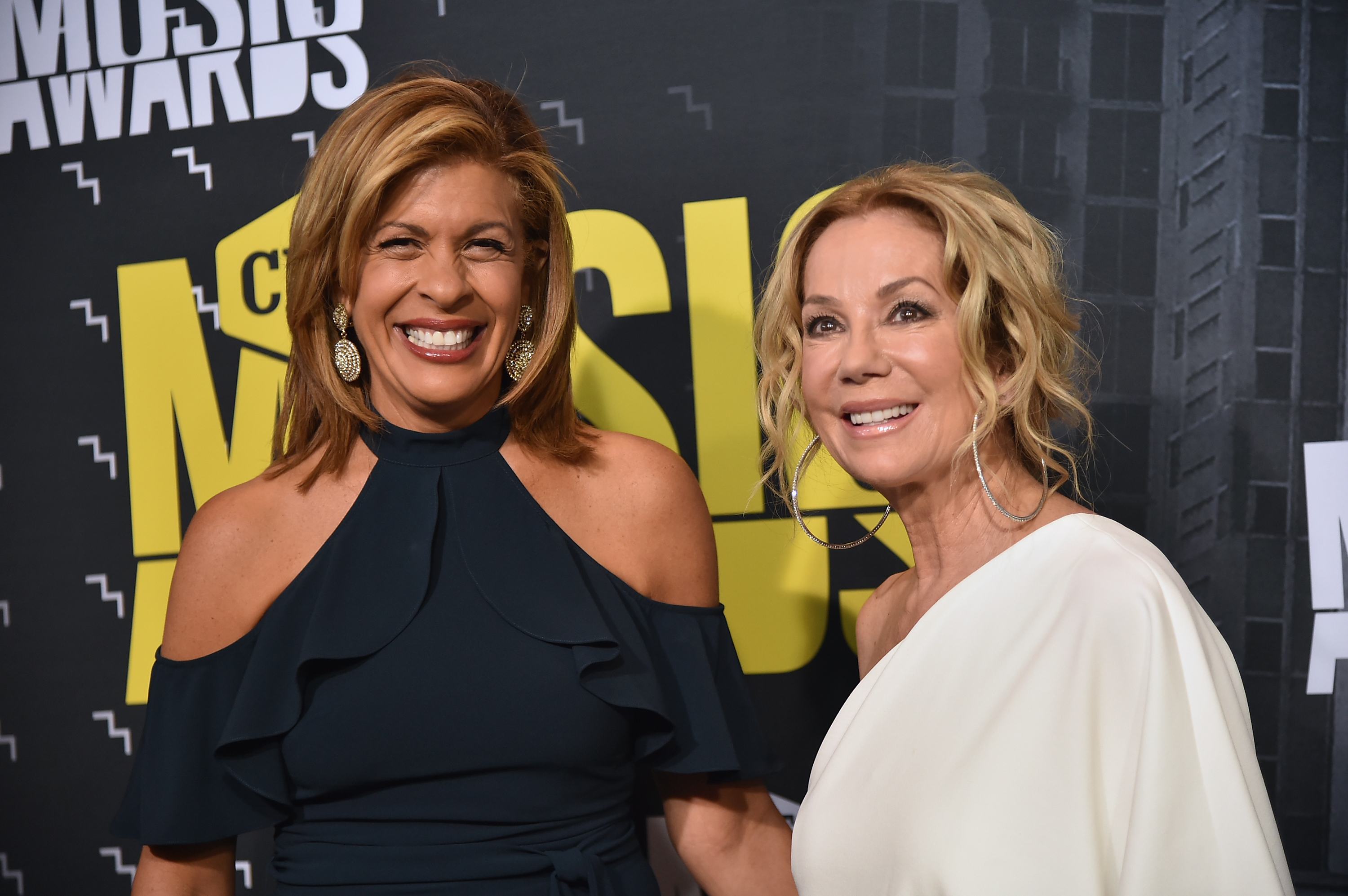 Hoda Kotb and Kathie Lee Gifford Reunite at NFL Game