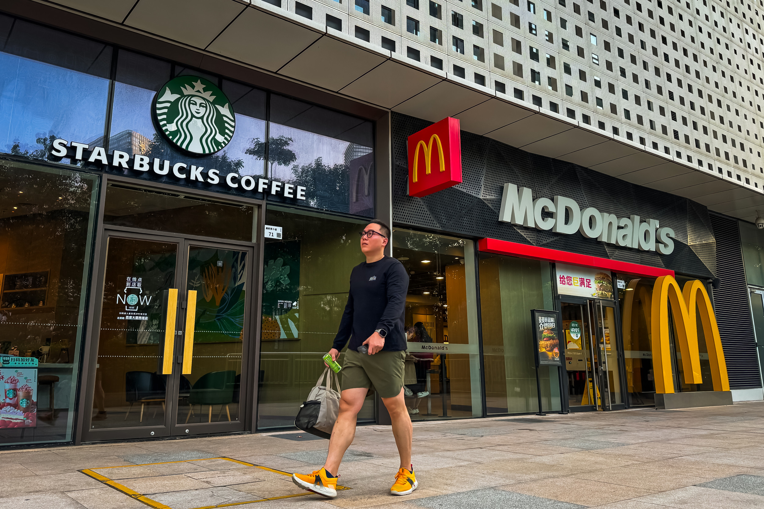 A Complete List Of Fast Food Chains Open On Christmas Eve And Christmas restaurants-open-christmas-day-and-christmas-eve-2023-in-hollywood
