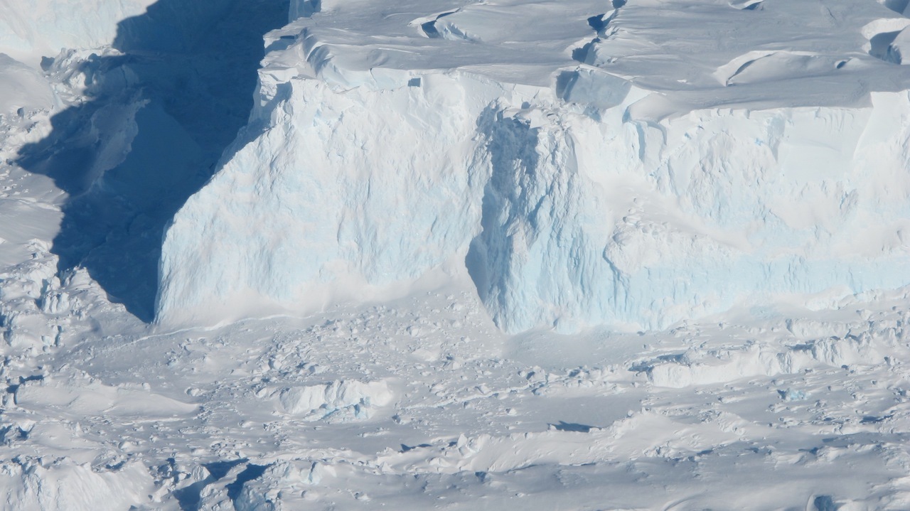 Antarctic Ice Sheet Melting Events Revealed