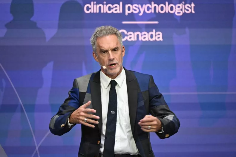 https://d.newsweek.com/en/full/2543506/jordan-peterson-budapest.webp?w=790&f=6045122a493d15774332b677e1ad586b