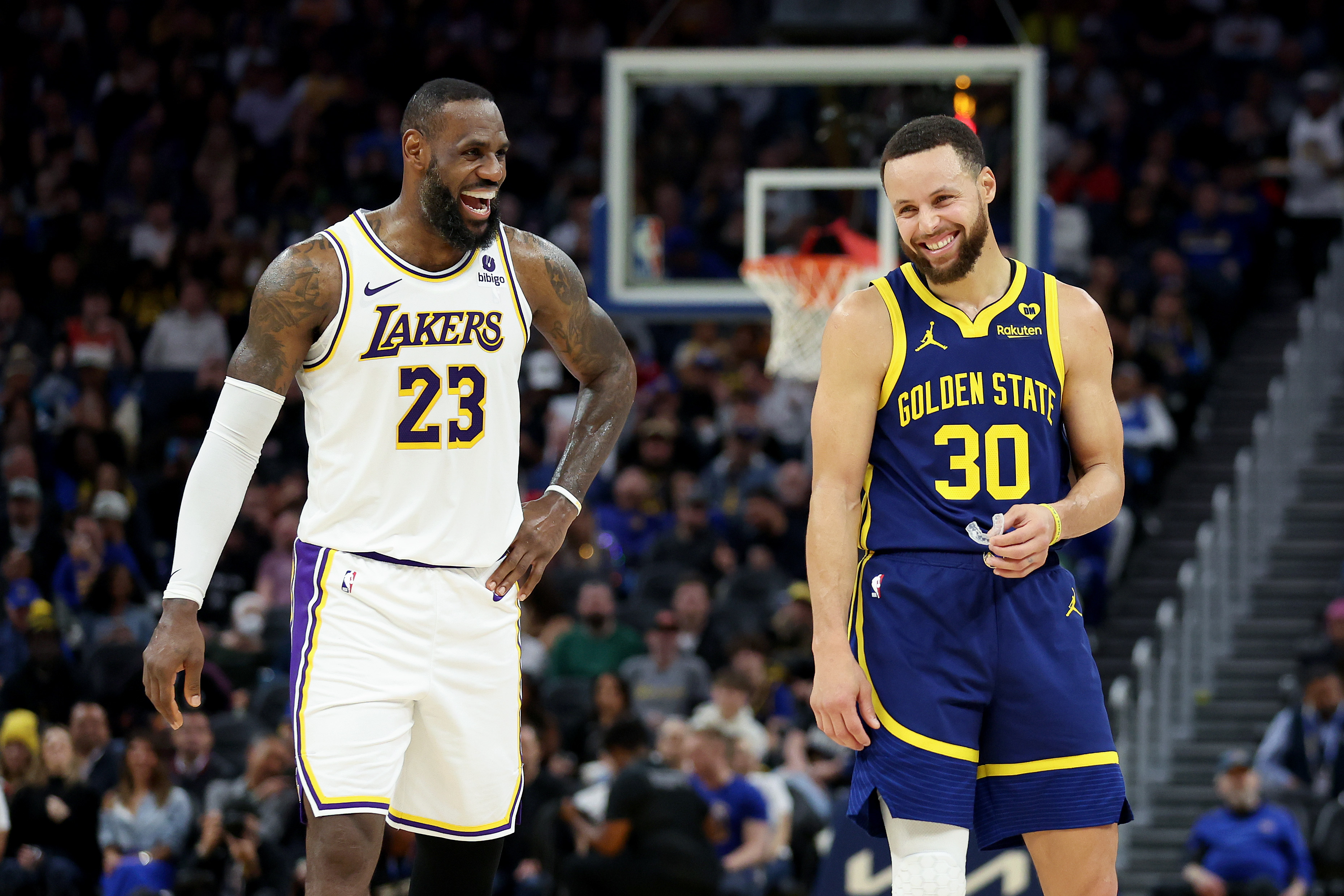 Warriors Land LeBron James From Lakers in Blockbuster Trade Proposal