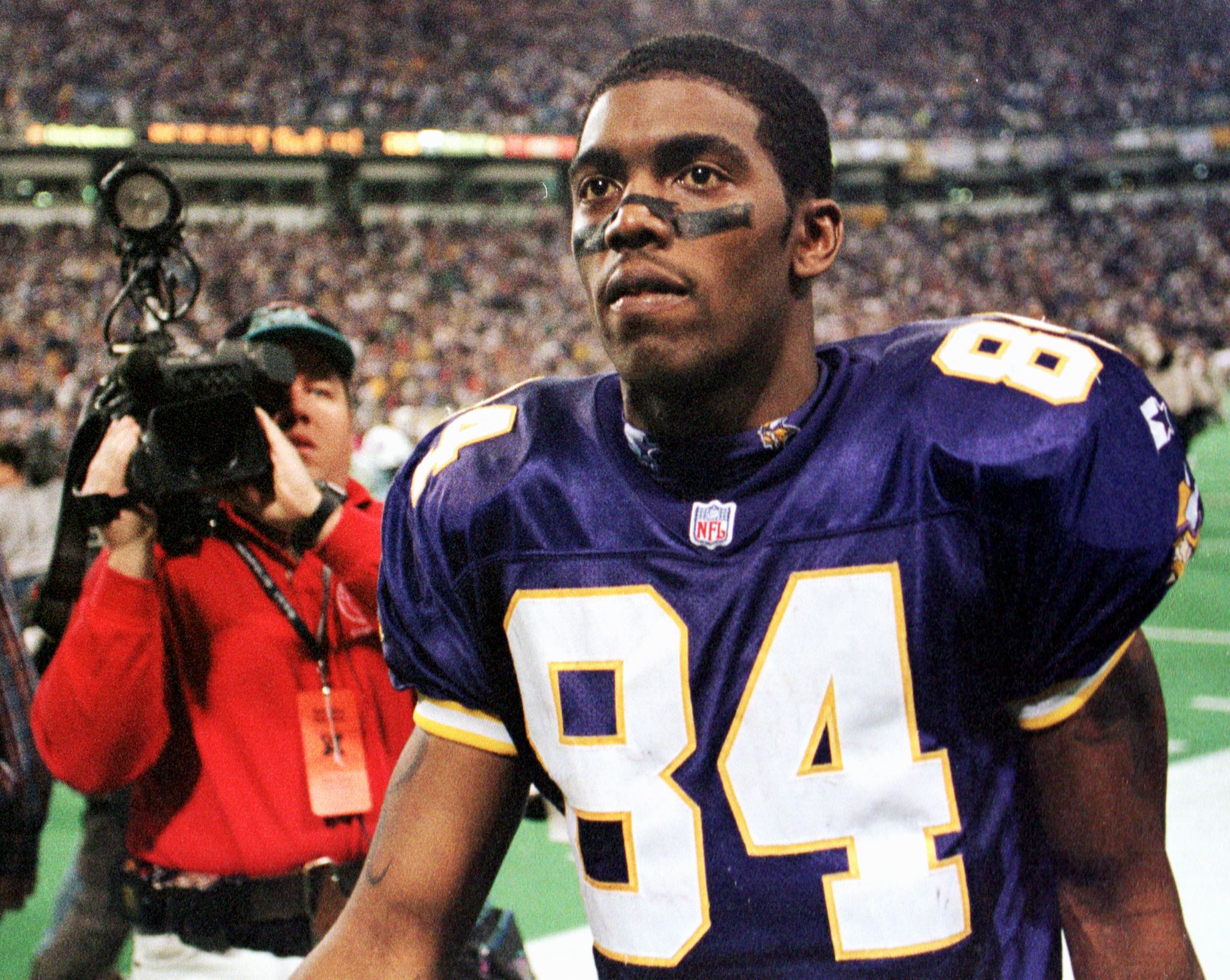 Randy Moss Reveals Cancer Battle, Focuses on Health VT News