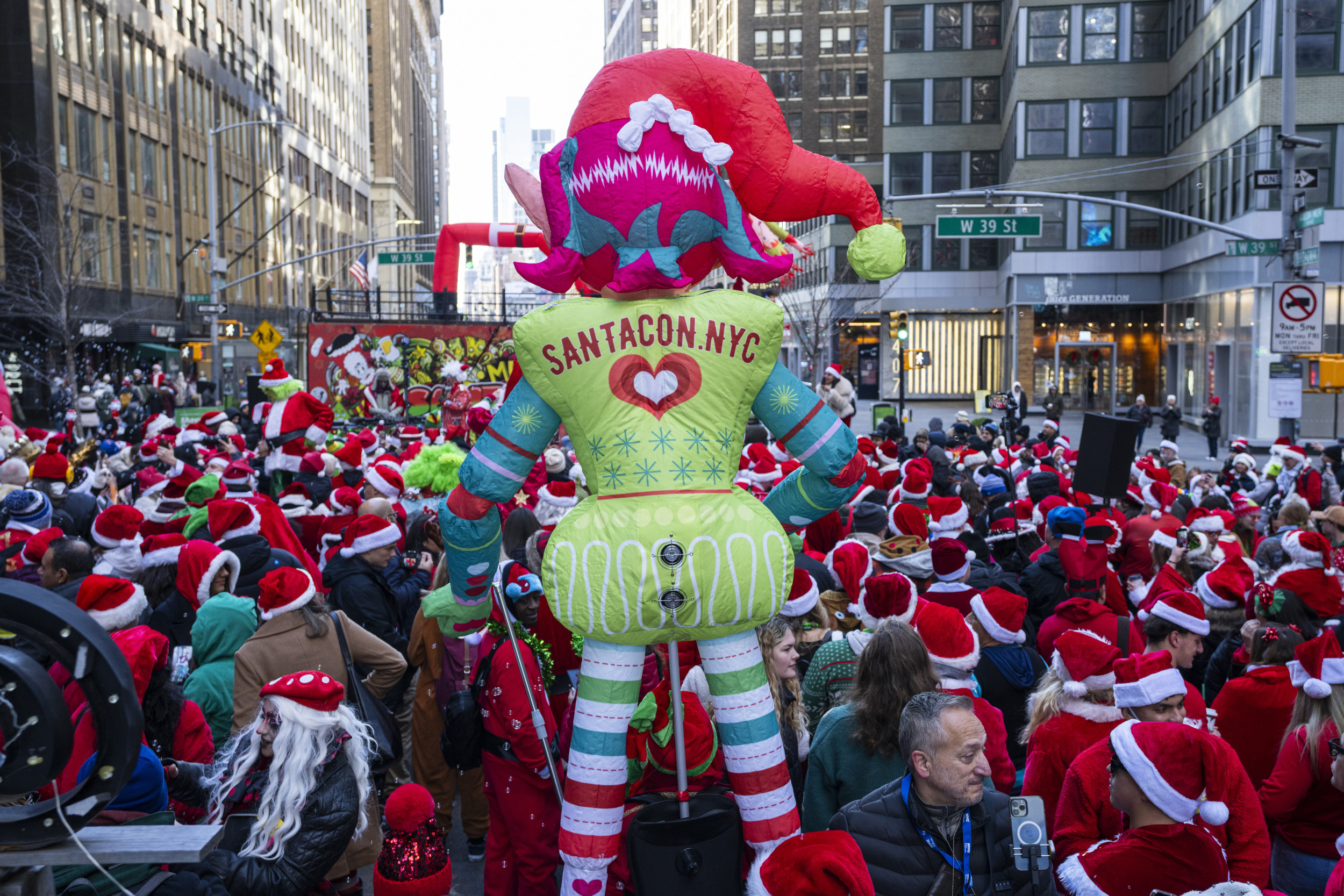 NYC SantaCon 2024: A Sea of Santas Takes Over Manhattan!