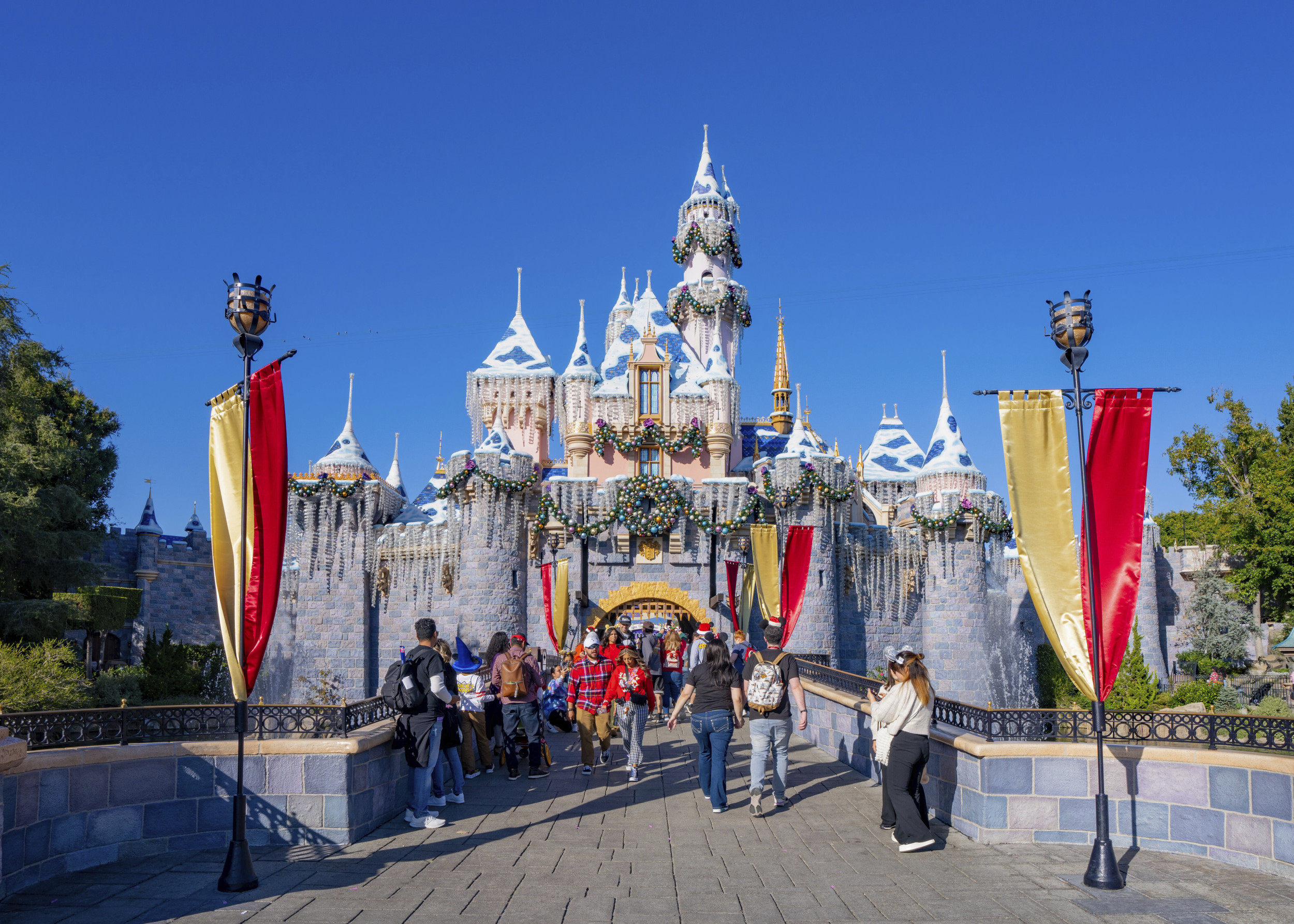 Disneyland To Pay 233 Million In Californias Largest Wage Theft Case