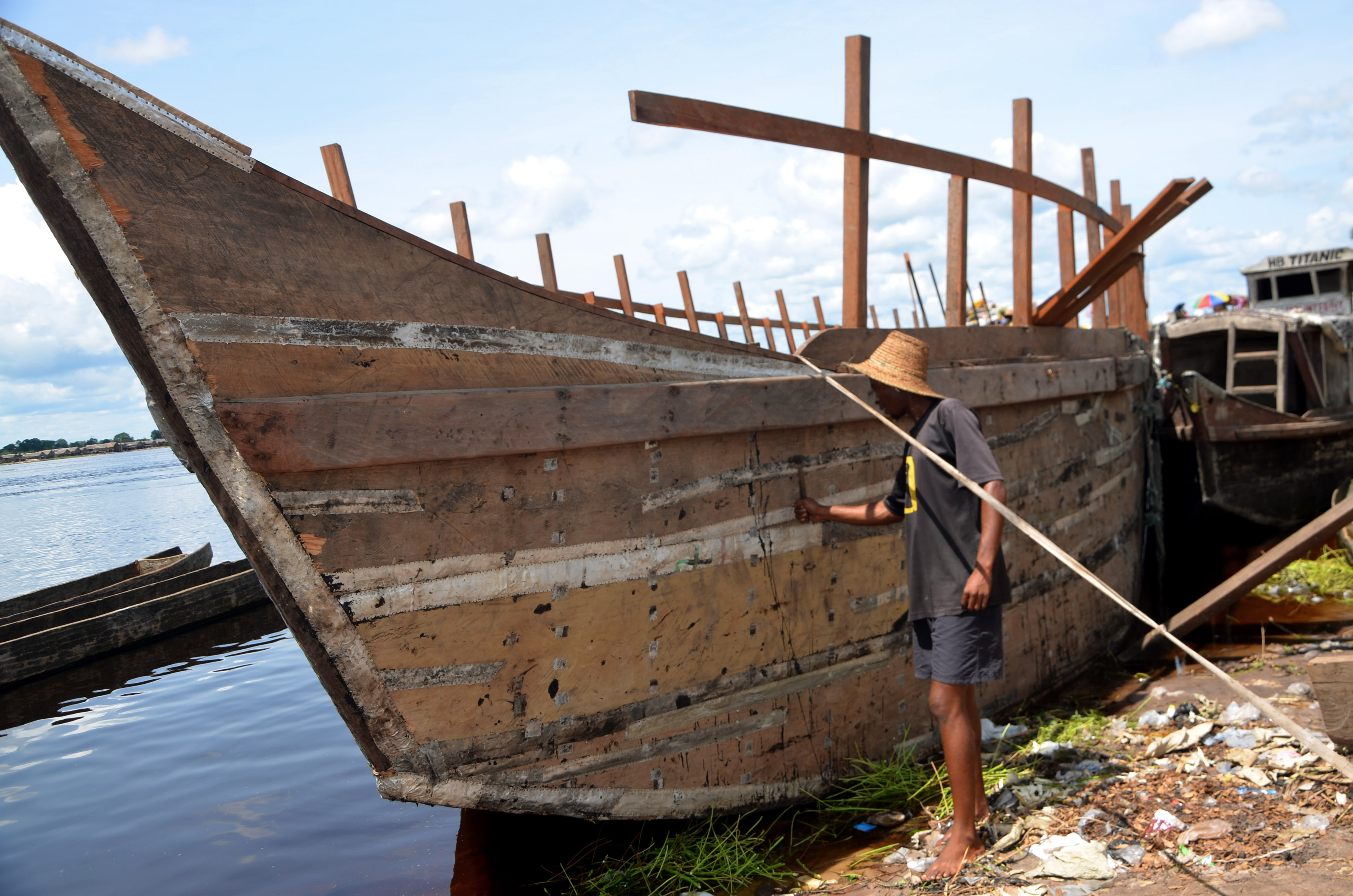 At Least 25 Dead After Boat Capsizes in Congo