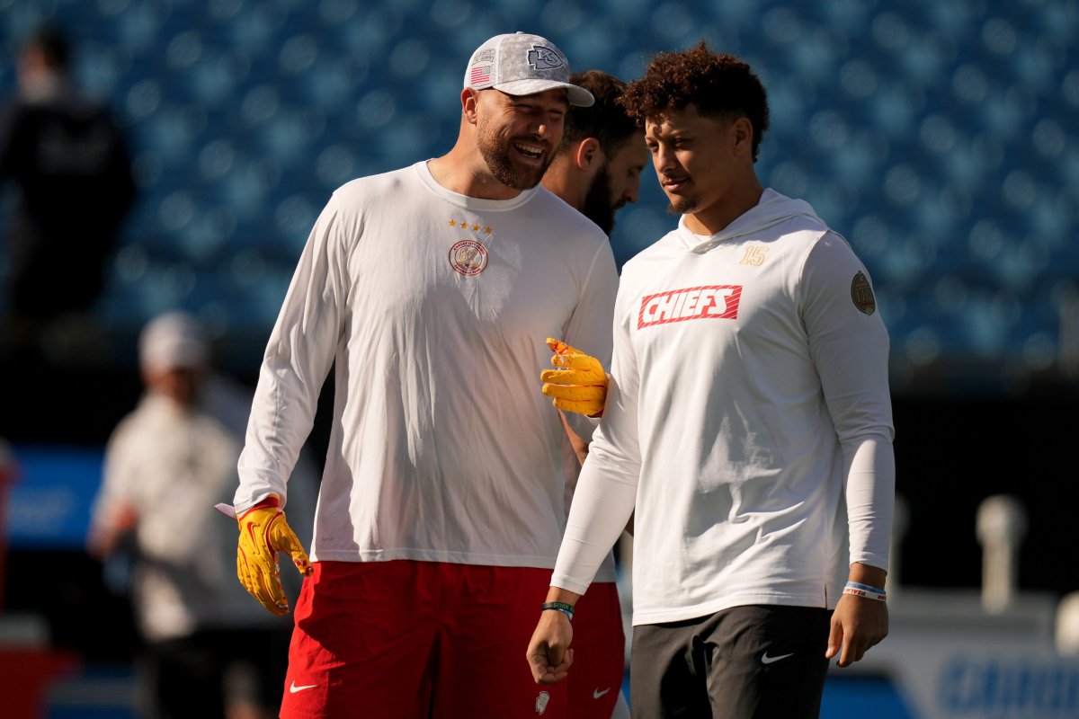 Travis Kelce and Patrick Mahomes training 