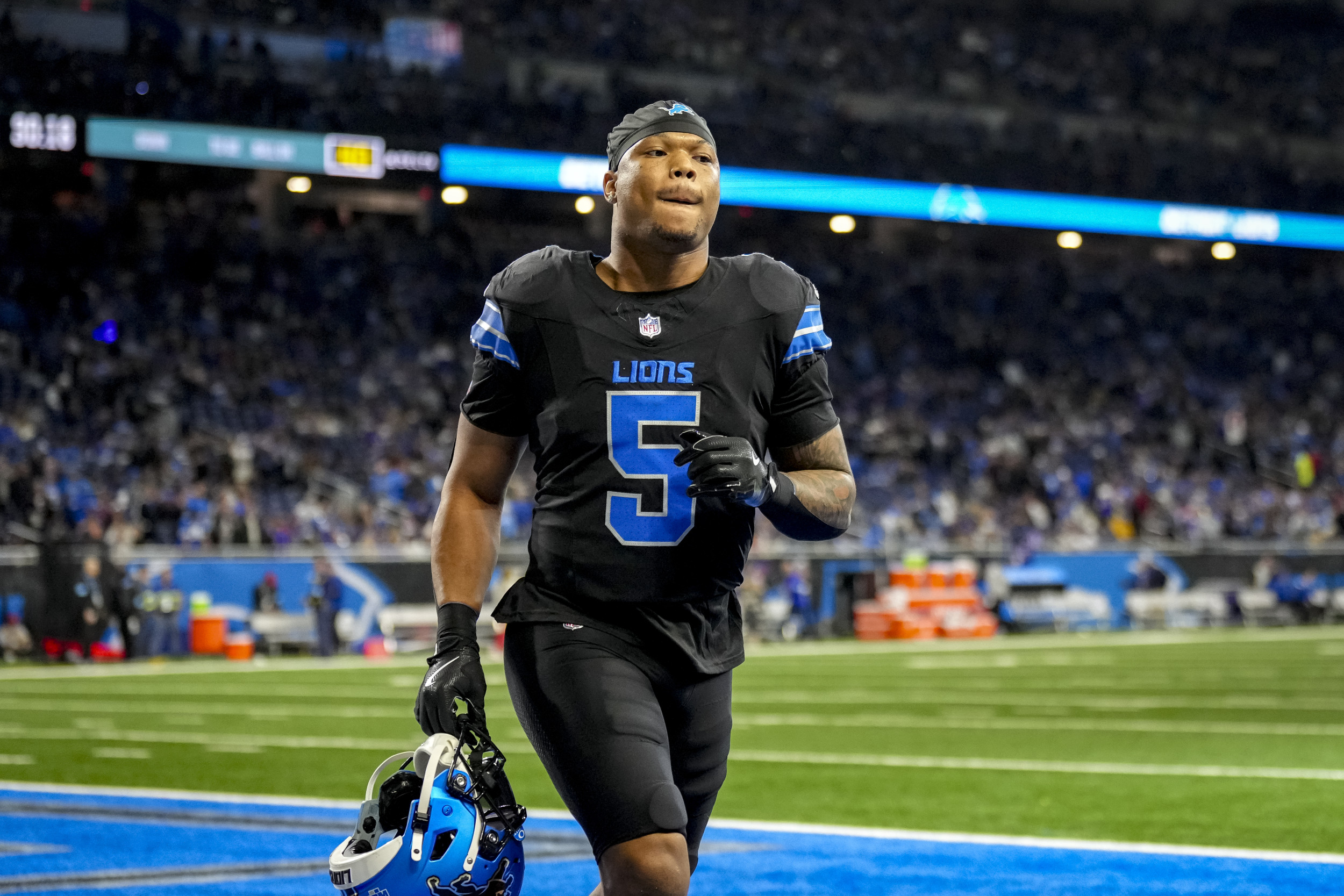 Lions Star Running Back Skips Season-Ending MCL Surgery, Hoping to Return This Season