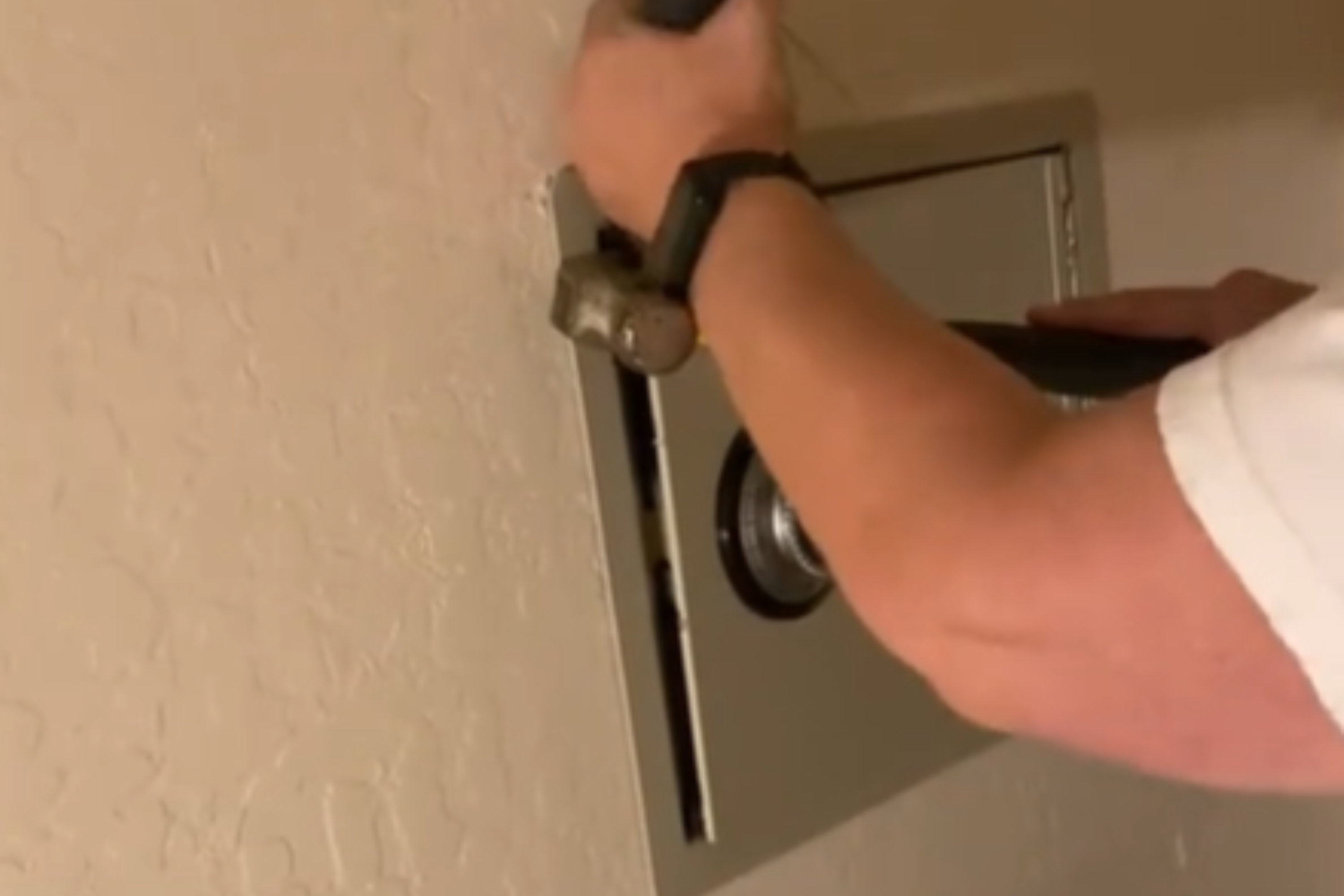 Woman Finally Cracks Safe After Moving Home in 2007—Unprepared for Contents