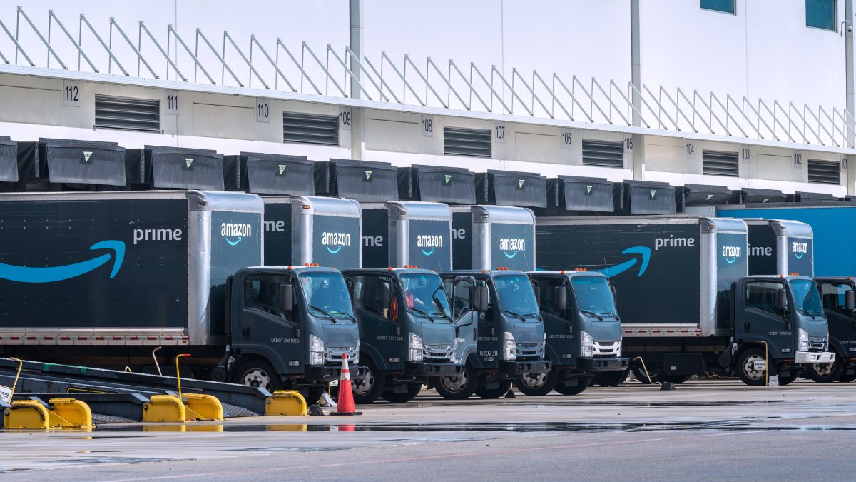 Amazon delivery truck 