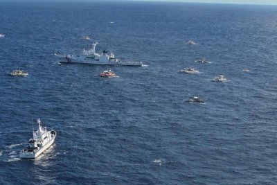 Philippine Vessels Conduct Mission Near Disputed Shoal Philippine Vessels Conduct Mission Near Disputed Shoal