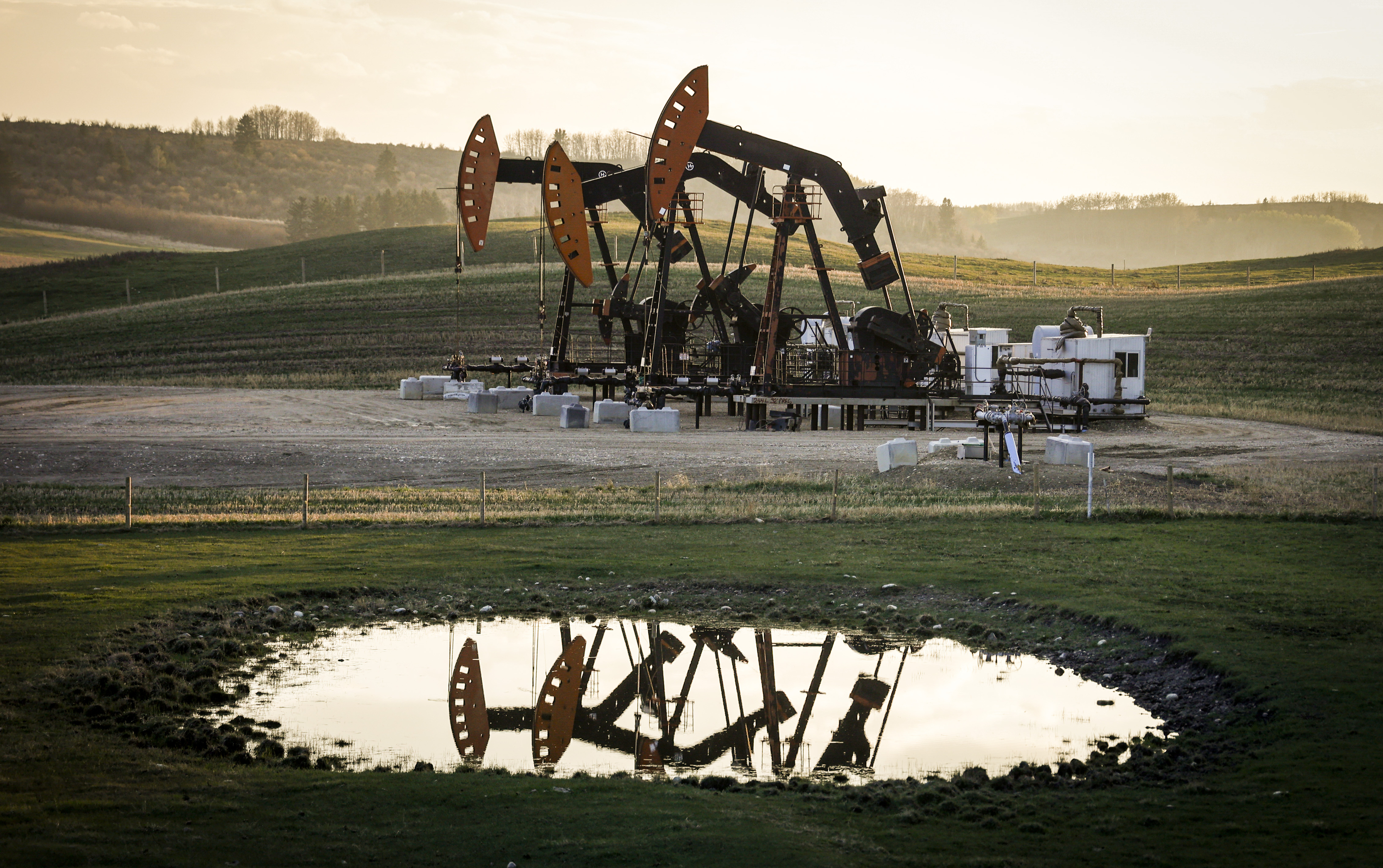 Trump Tariff Threats Loom Over US Reliance on Canadian Crude Oil