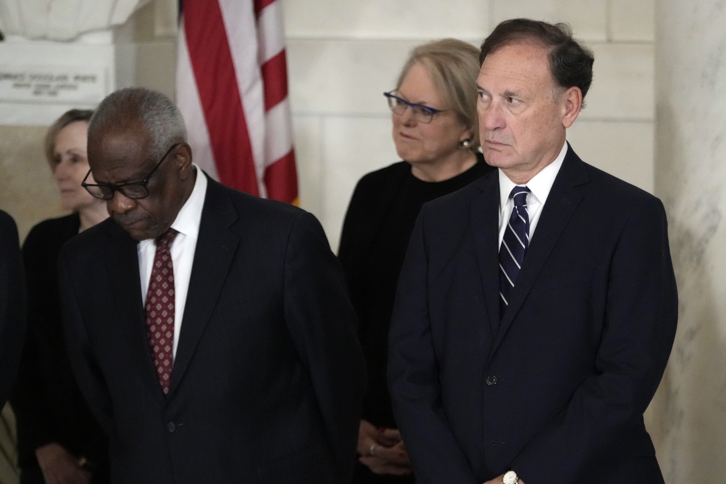 Clarence Thomas, Samuel Alito Ethics Violations Found in New Senate Probe