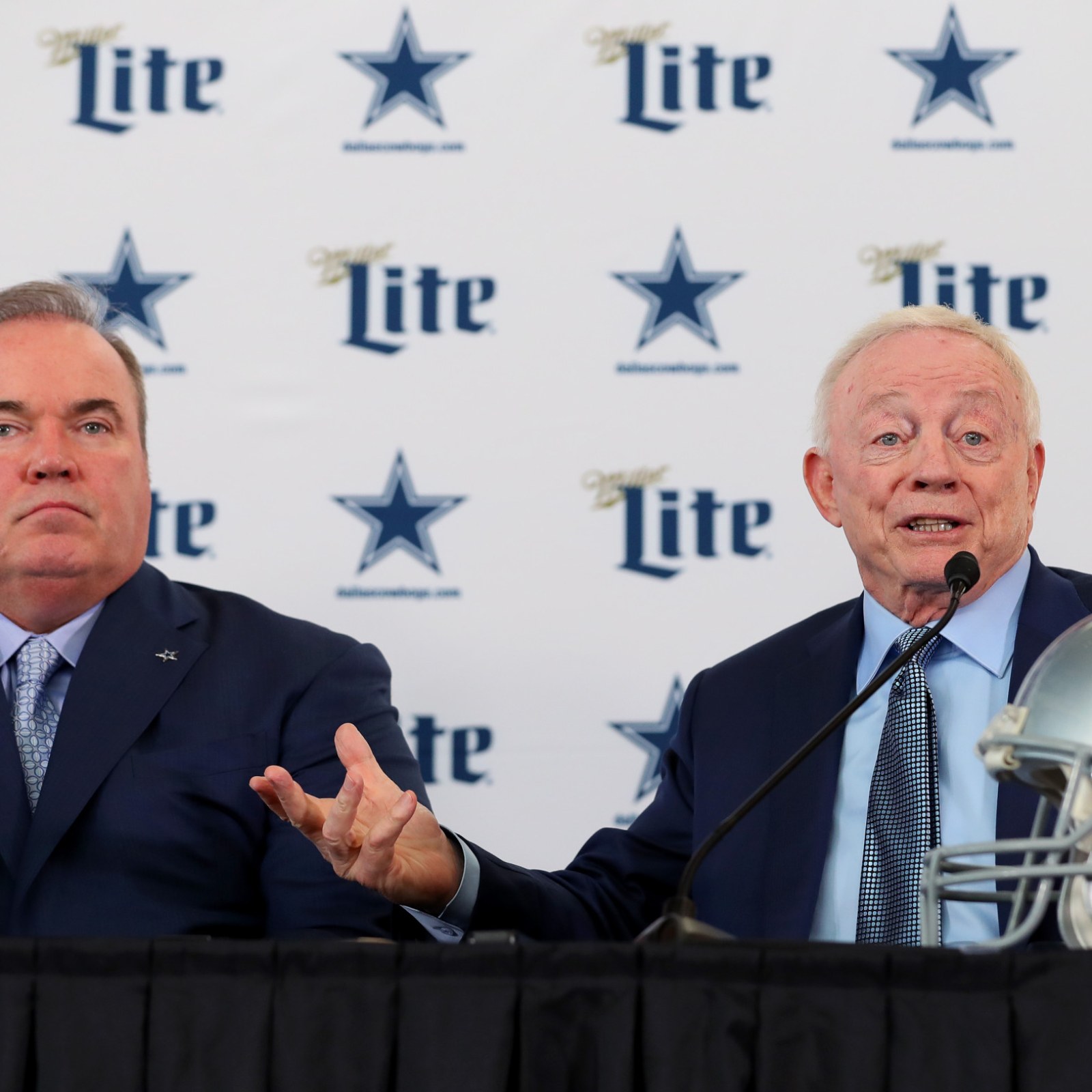 Cowboys' Jerry Jones Refuses To Answer if Mike McCarthy Will Return - Newsweek