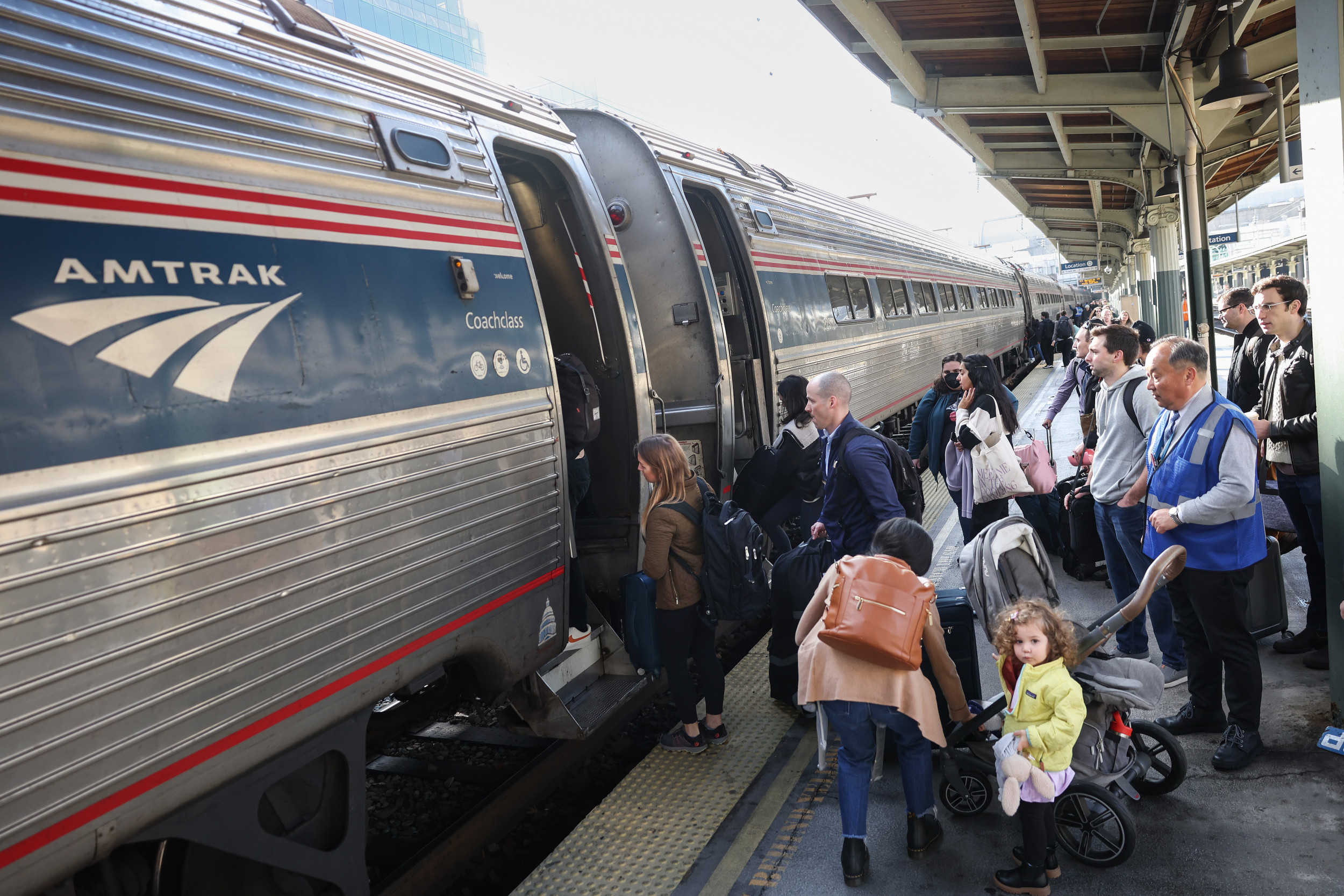 Christmas Weather Updates: Downed wires disrupt Amtrak routes during travel