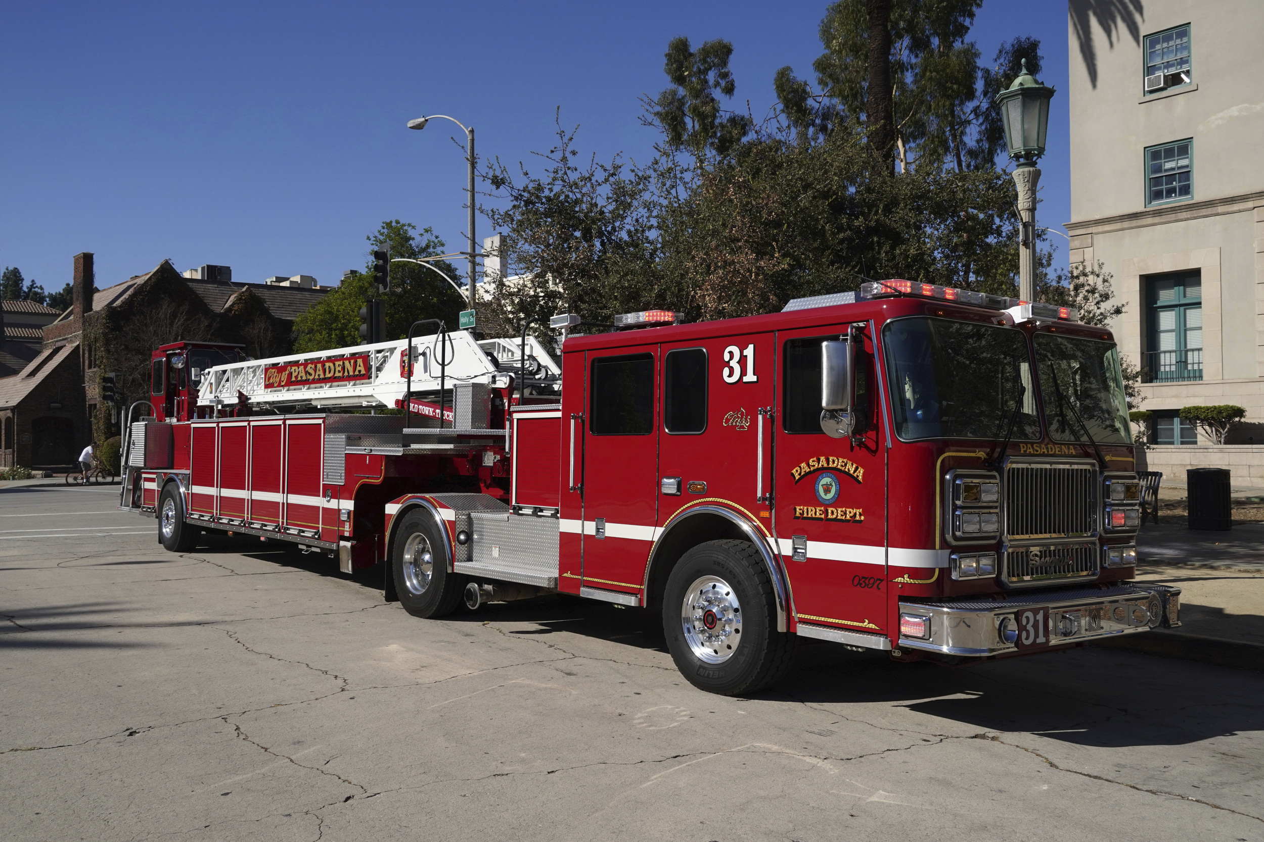 California Man Dies After Rescuing Family From Christmas Day Fire