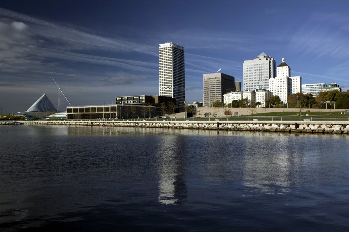 Skyline and Milwaukee Art Museum