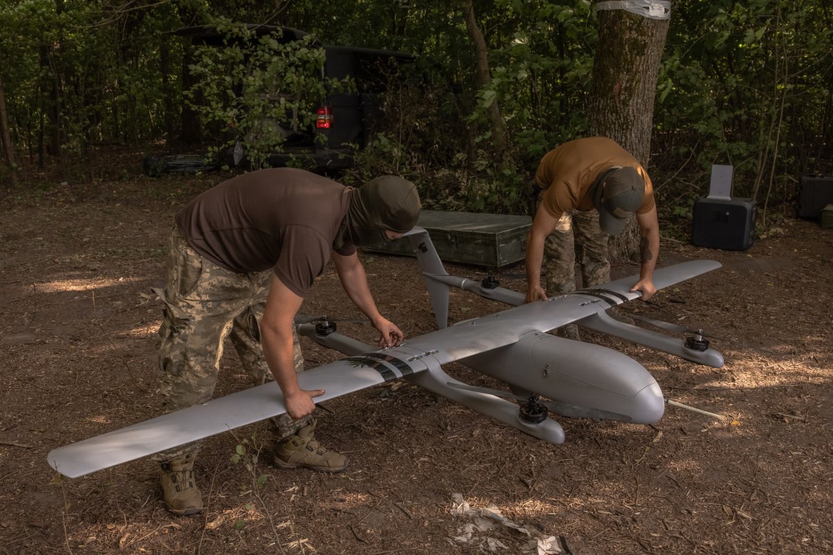 Ukrainian Soldiers Assemble UAV 