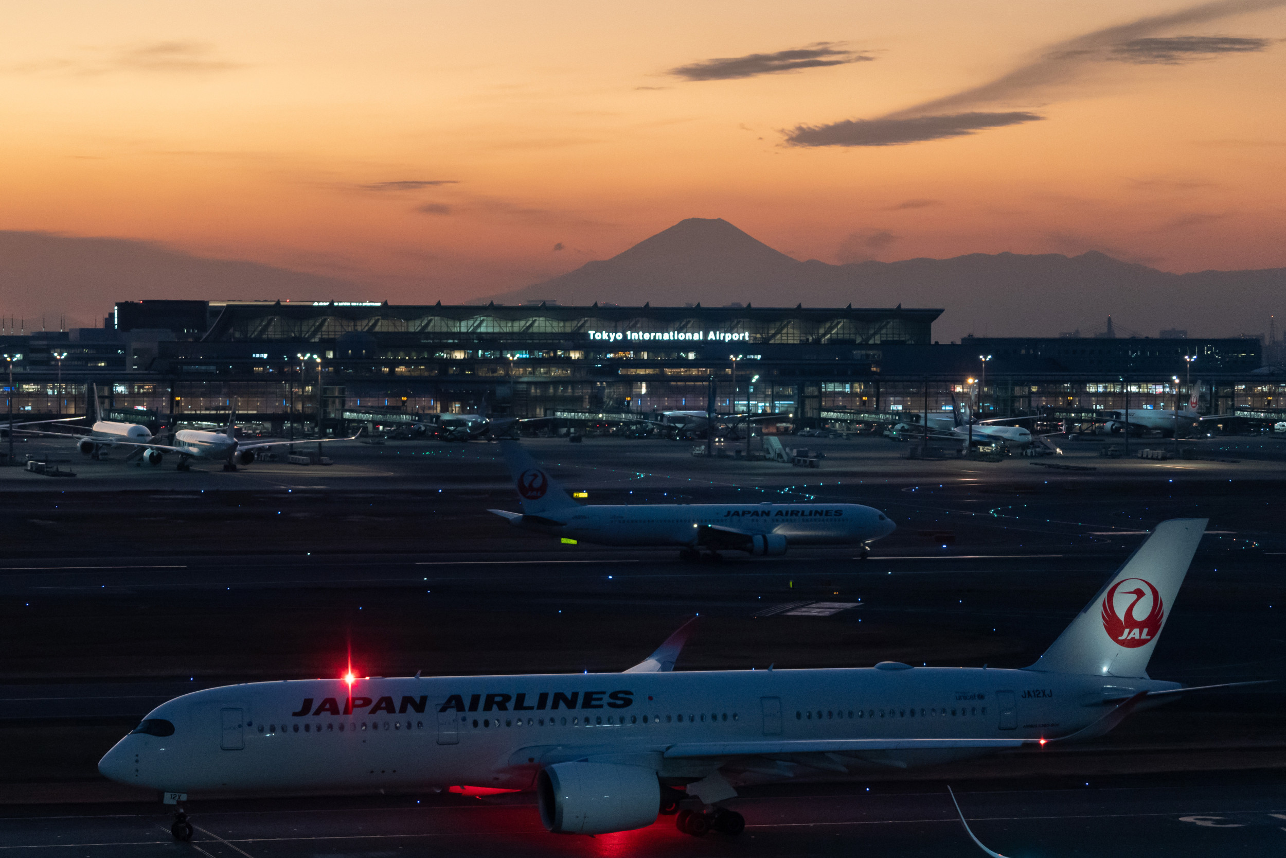 Cyberattack Delays Japan Airlines Flights During Holidays