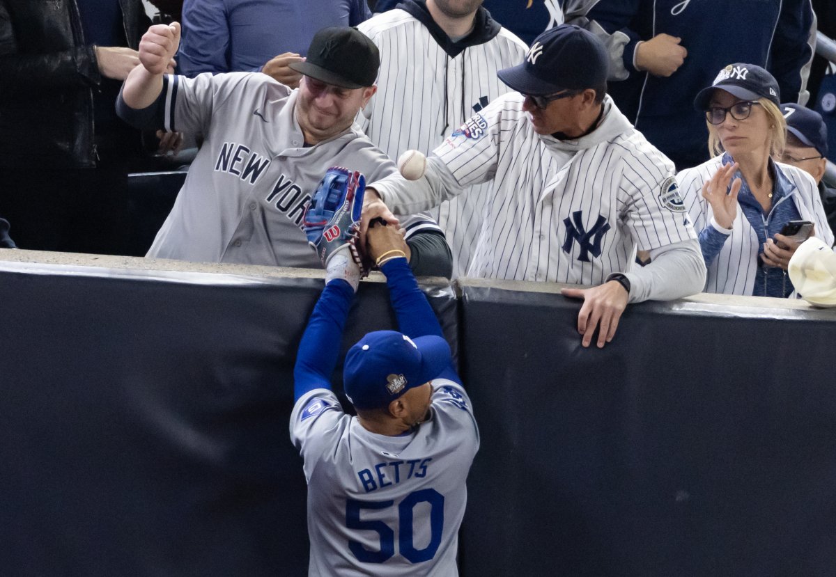 Dodgers Mookie Betts Yankees Fans World Series