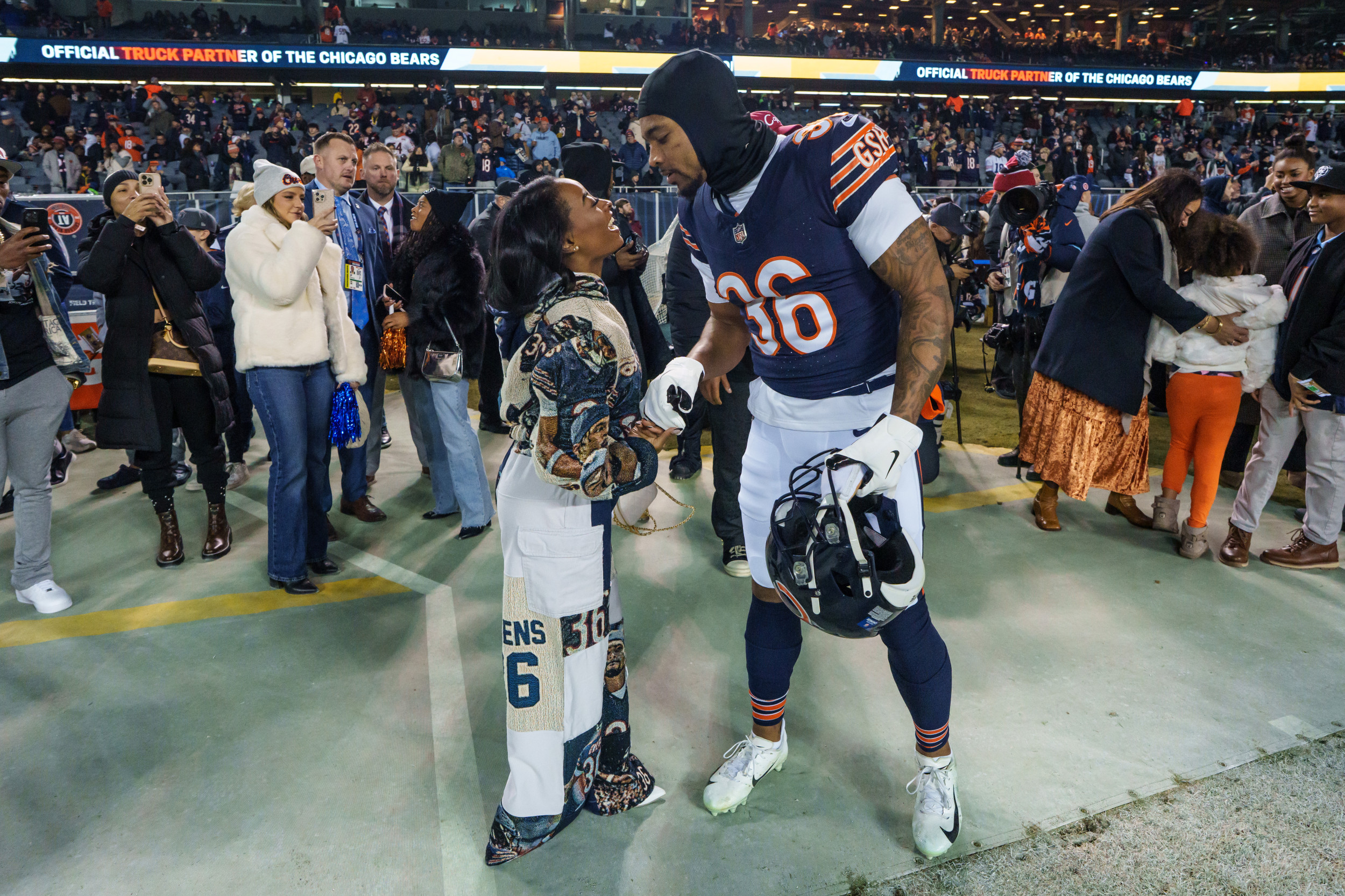 How Simone Biles Paid Tribute to Husband Jonathan Owens at Bears' Game