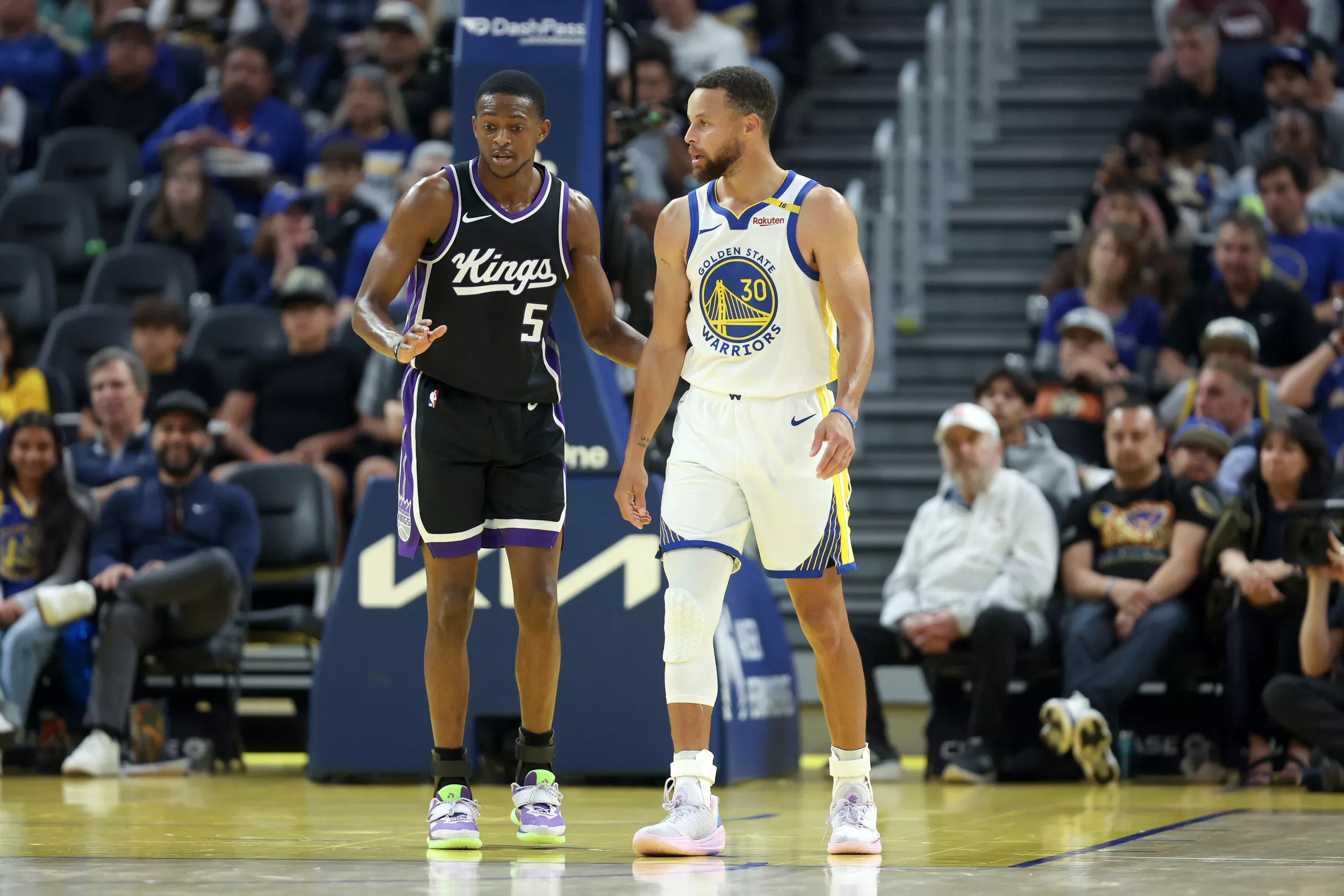 Massive Trade Idea Sends De'Aaron Fox to Warriors to Pair With Steph Curry