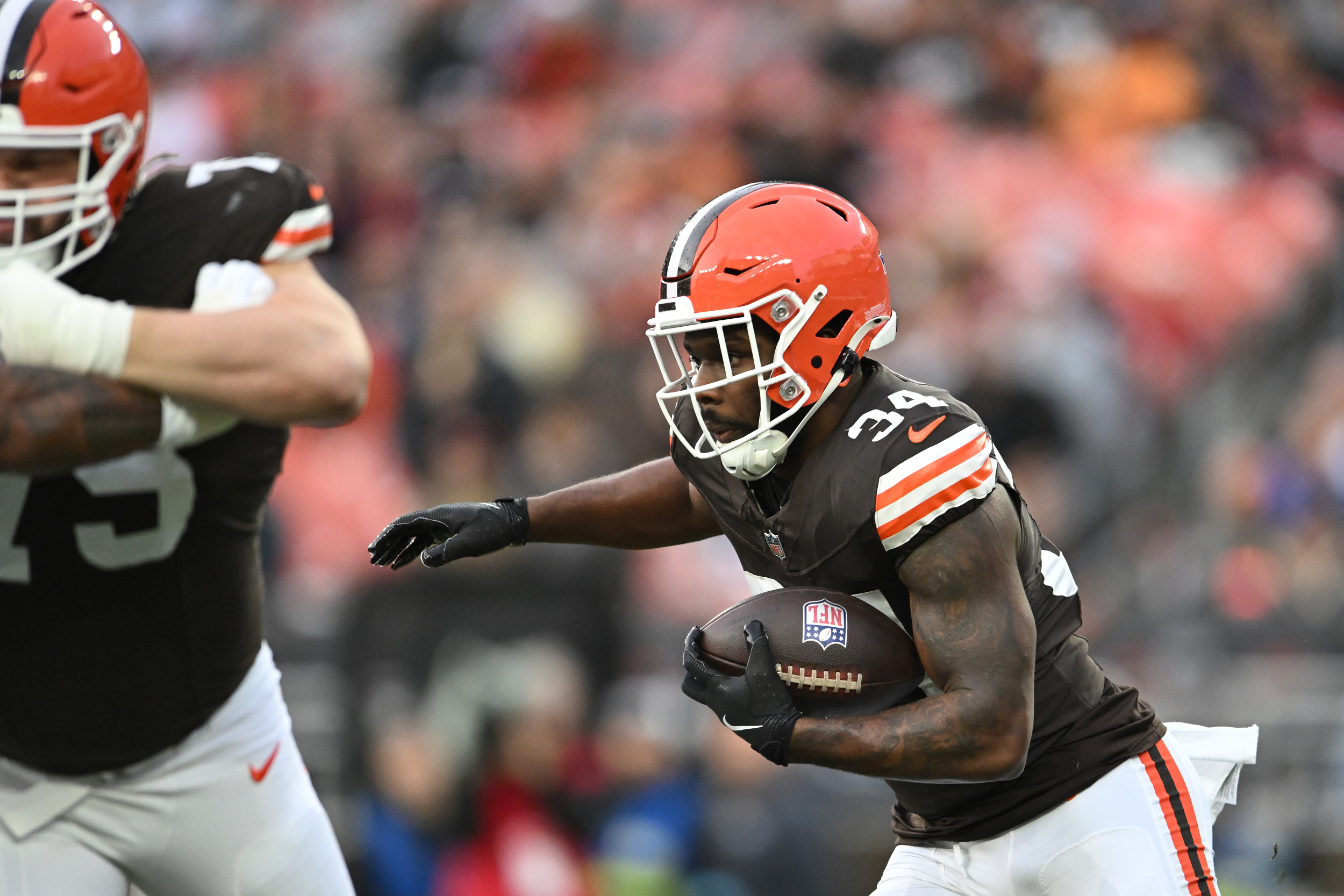 Browns Jerome Ford Exits Game With Apparent Ankle Injury