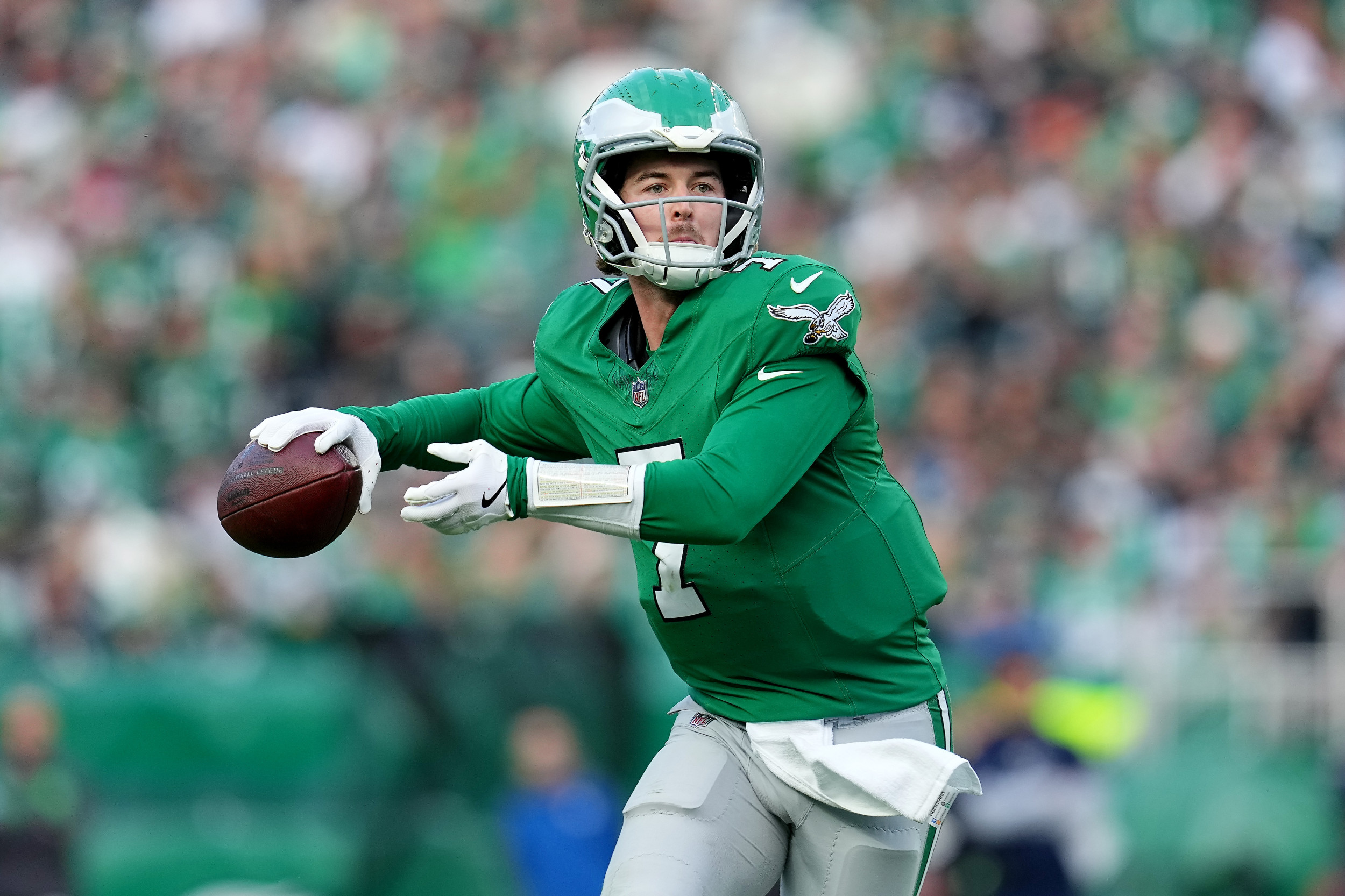 Eagles Kenny Pickett Played Entire Game With Broken Ribs: Report