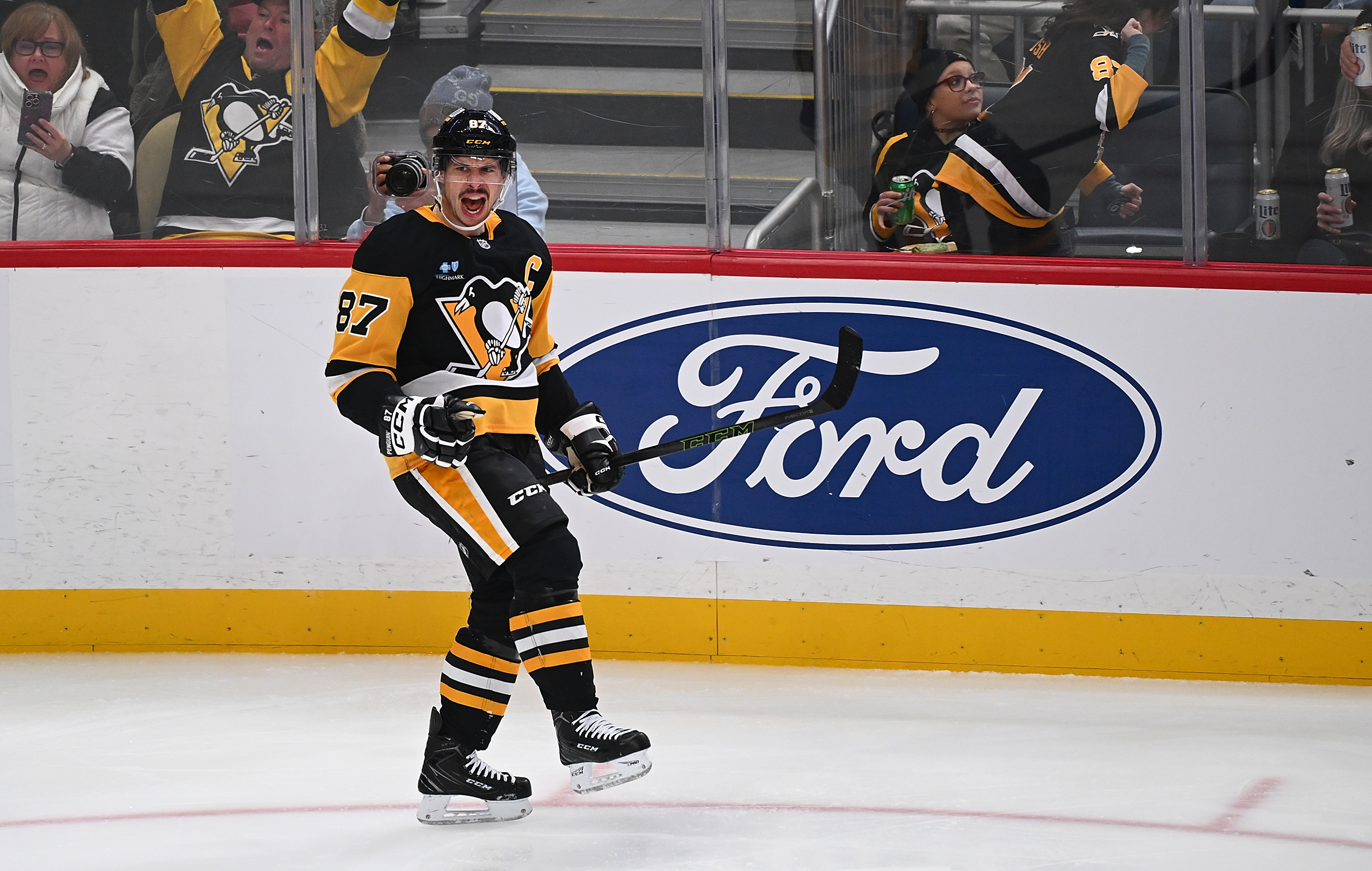 Sidney Crosby Passes Mario Lemieux to Become Penguins All-Time Assist Leader
