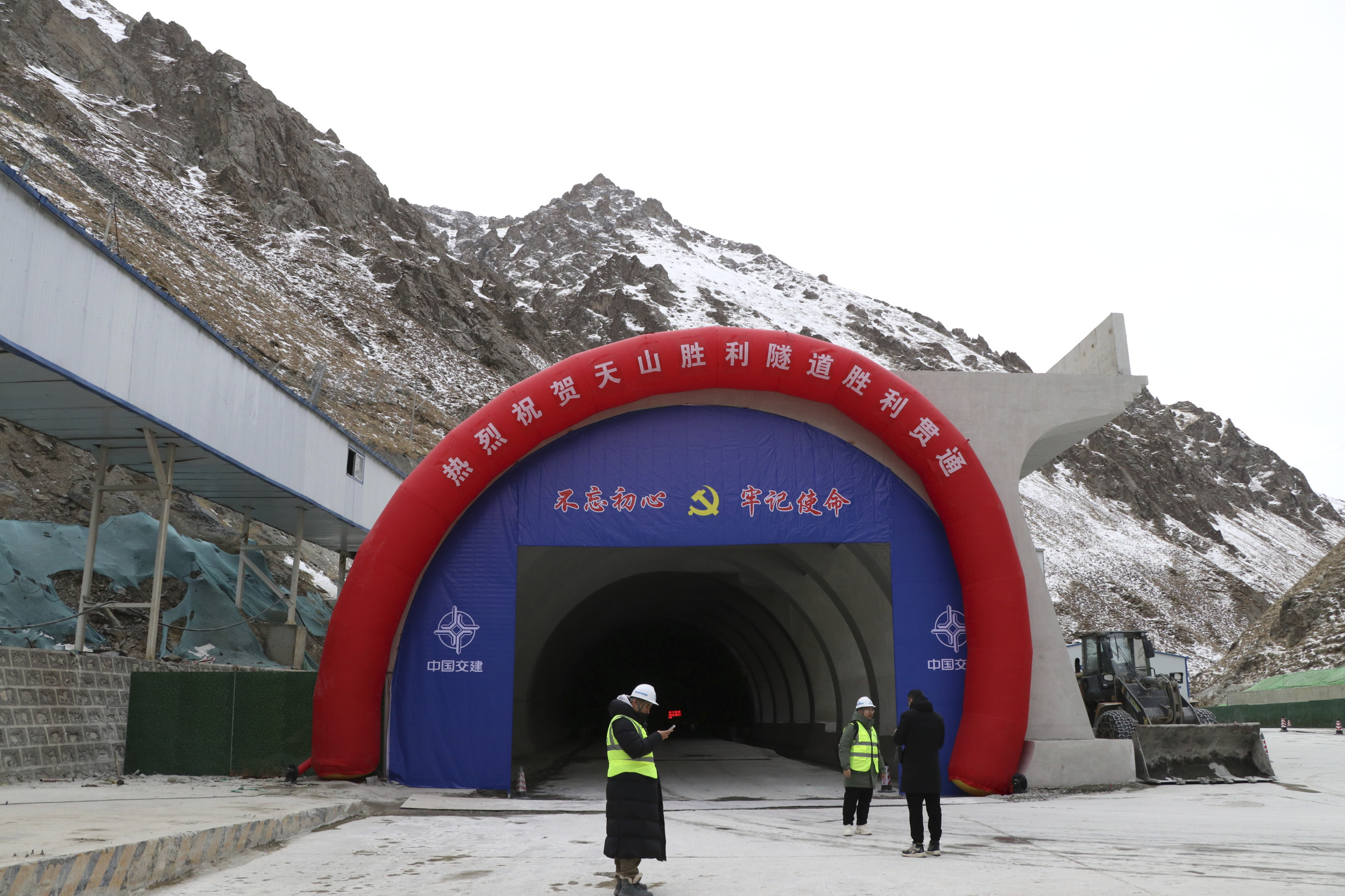 China builds world’s longest express tunnel