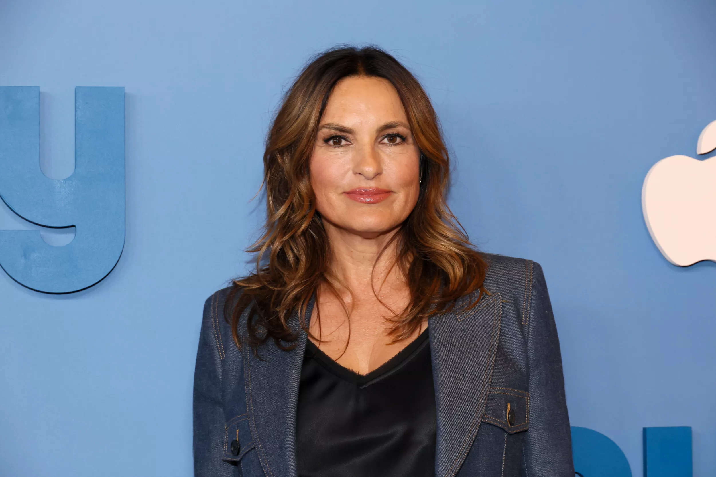 Mariska Hargitay bundles up in the snow during winter vacation