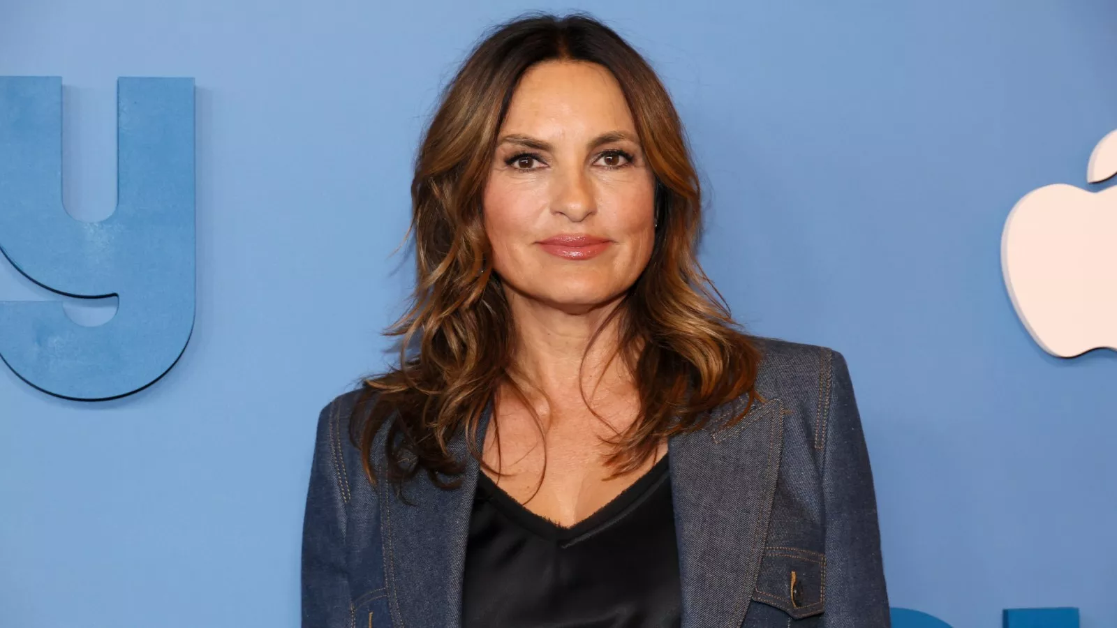 Mariska Hargitay bundles up in the snow during winter vacation