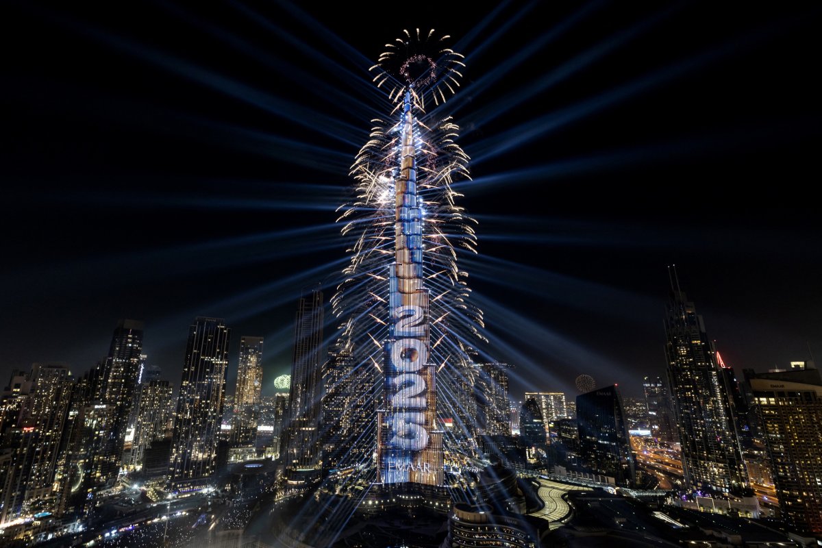 Burj Khalifa Fireworks Dubai New Year's 2025