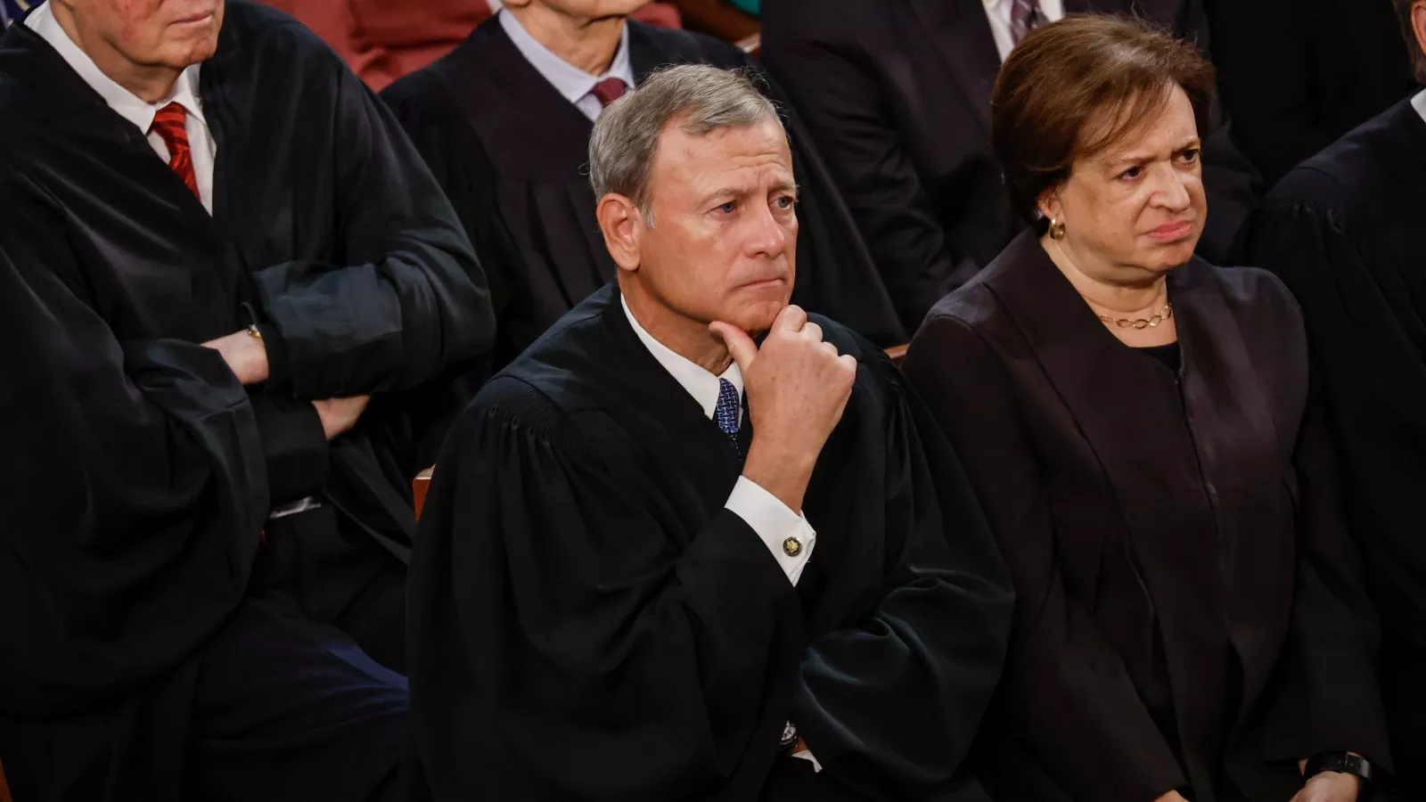 Chief Justice Roberts warns of four areas of concern in end of year report