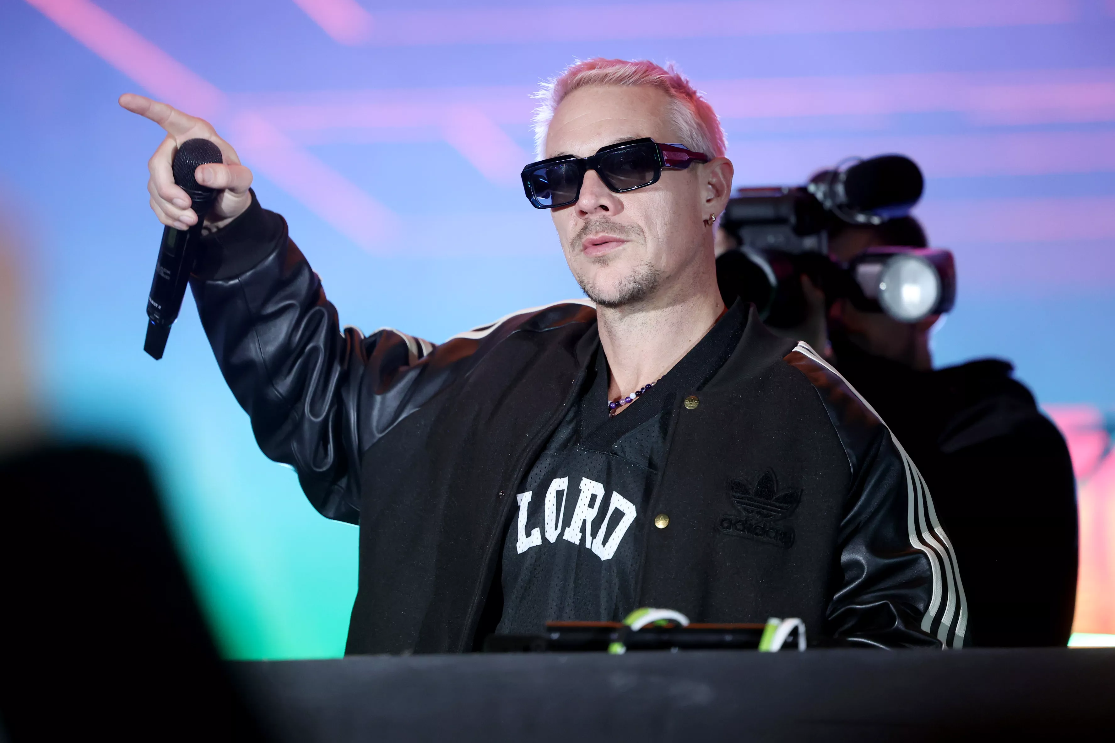 Diplo Announces he is "tripping" on LSD during CNN New Year's Live