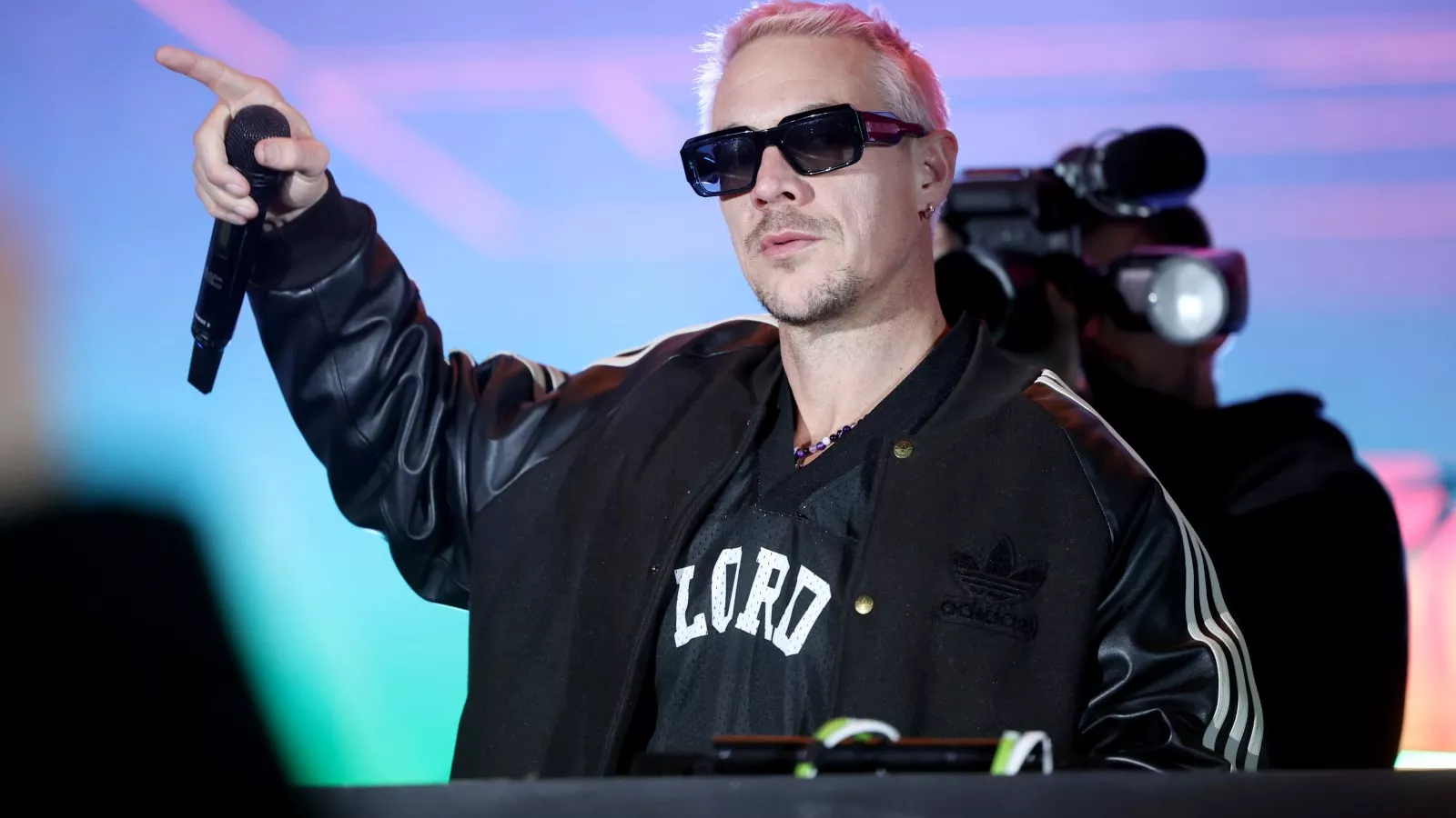 Diplo Announces he is "tripping" on LSD during CNN New Year's Live