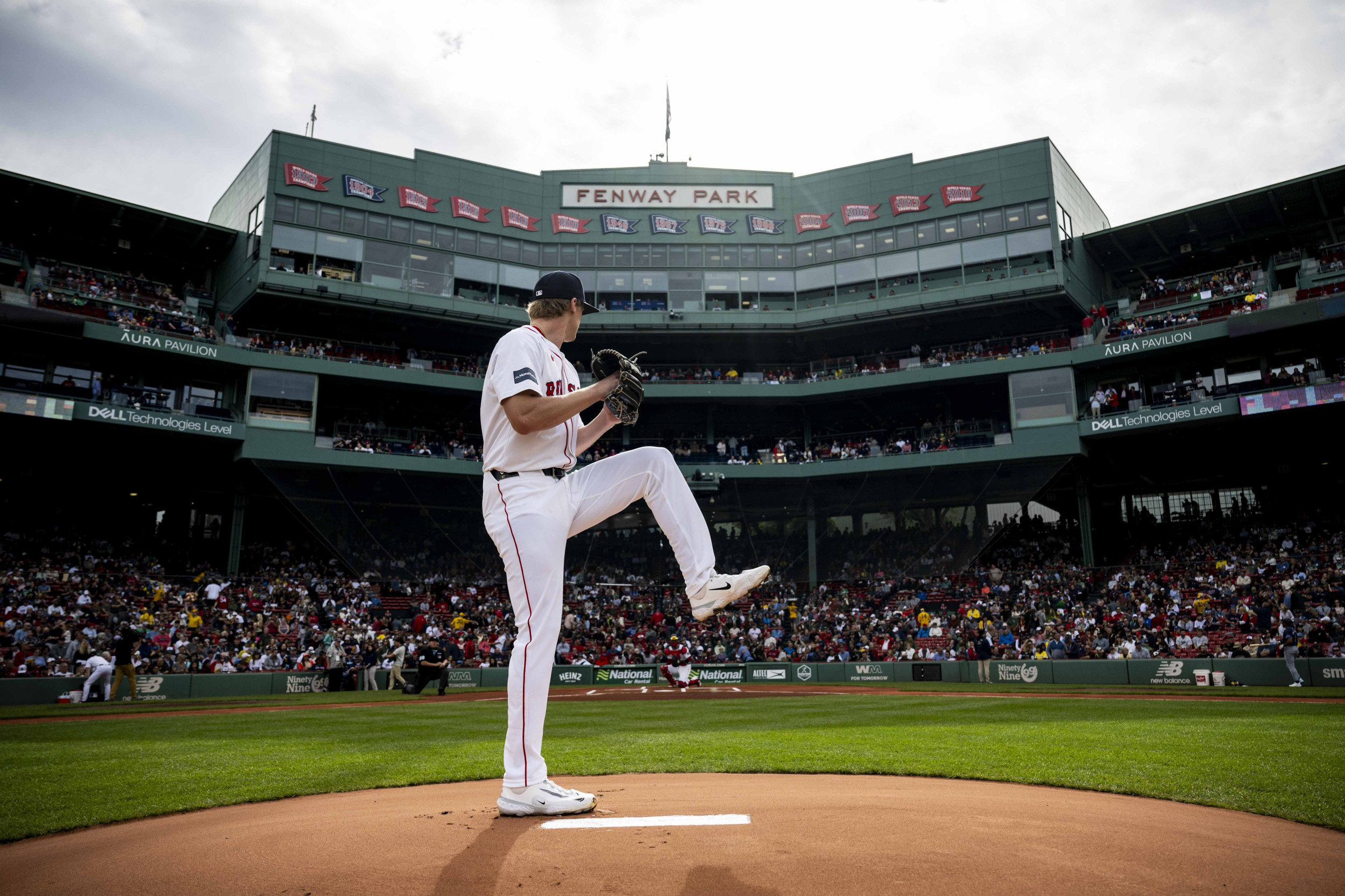 Red Sox Pursue Free Agent Alex Bregman