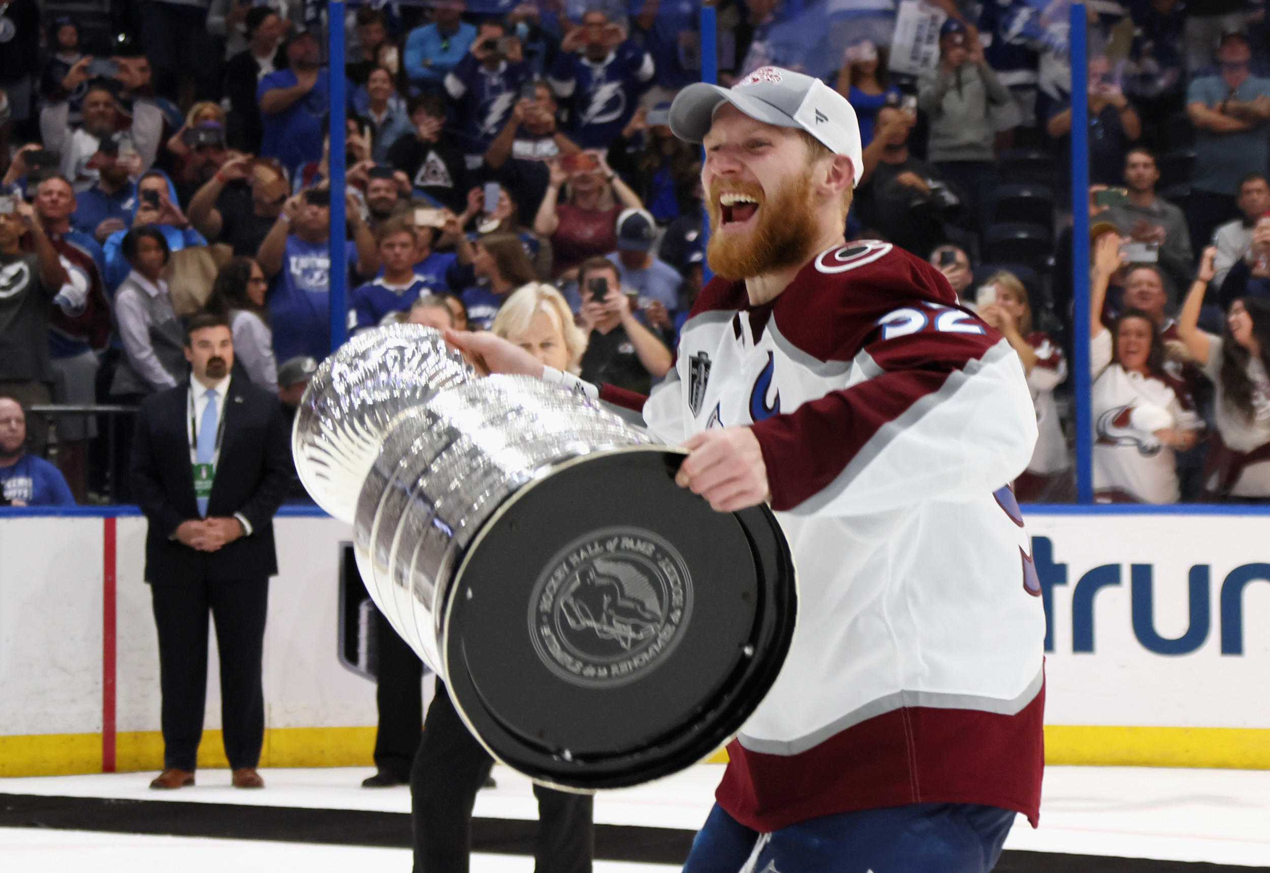 Gabriel Landeskog returns to practice with Avalanche after serious knee