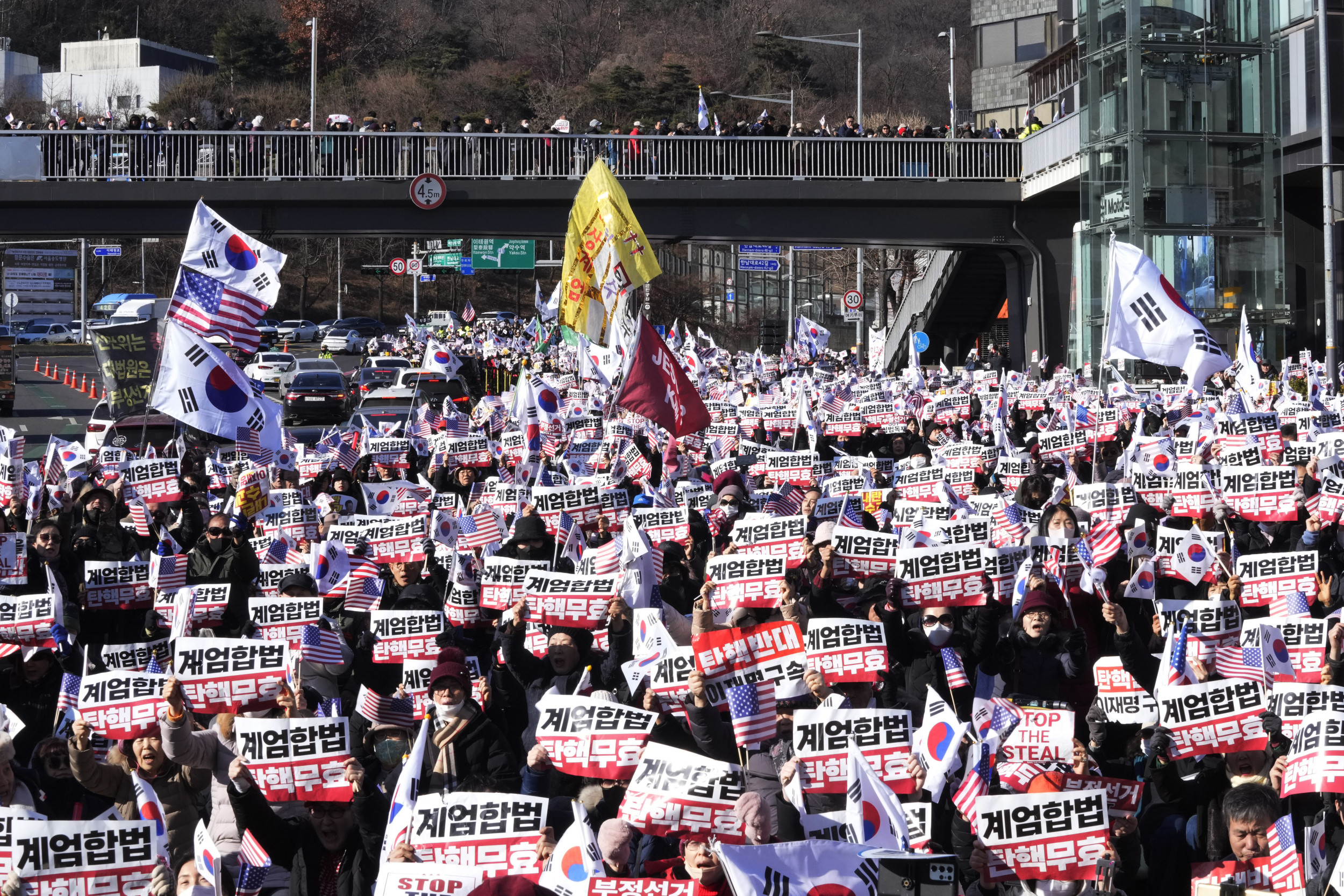 Impeached Leader Yoon Defies Detention Warrant in Dramatic Standoff