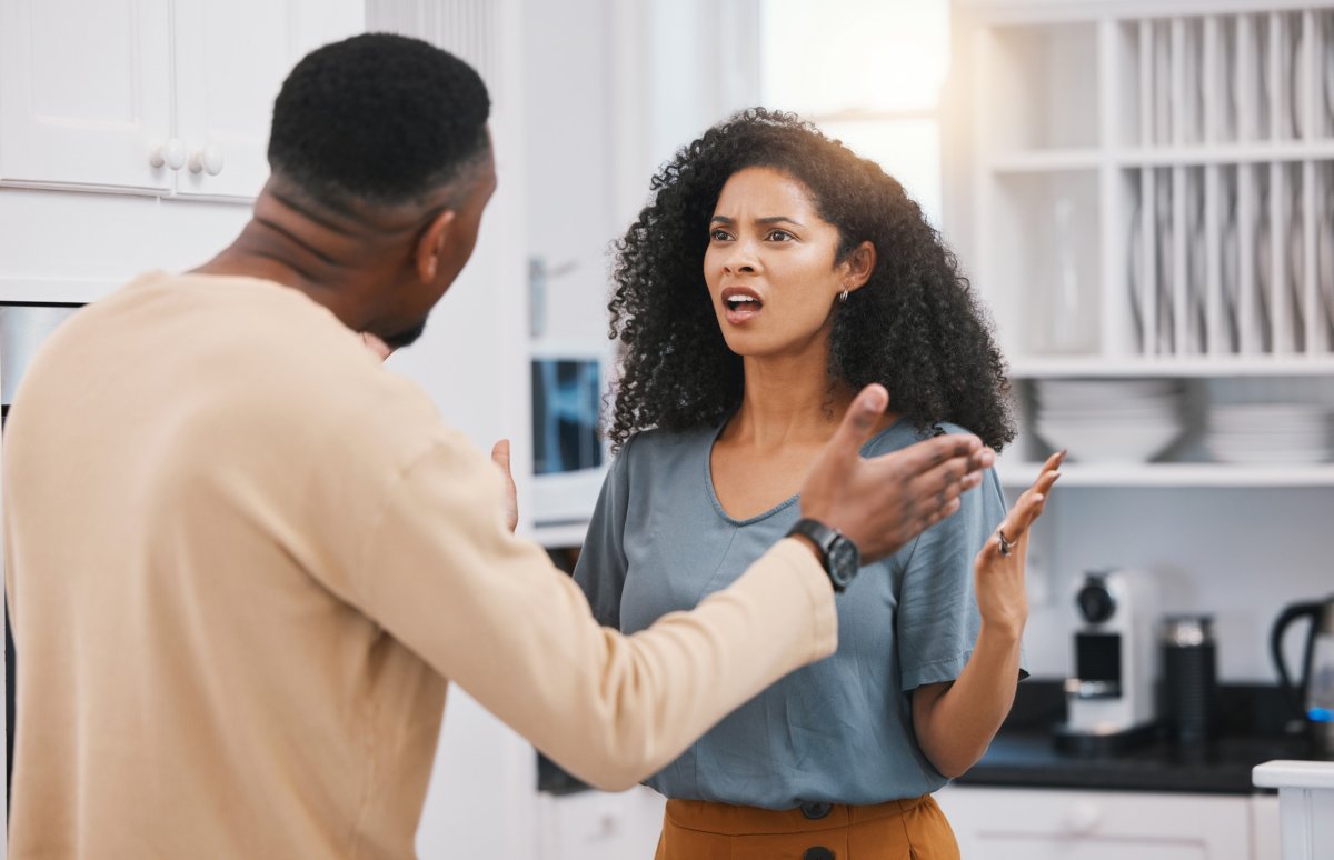 Angry couple fight about alimony