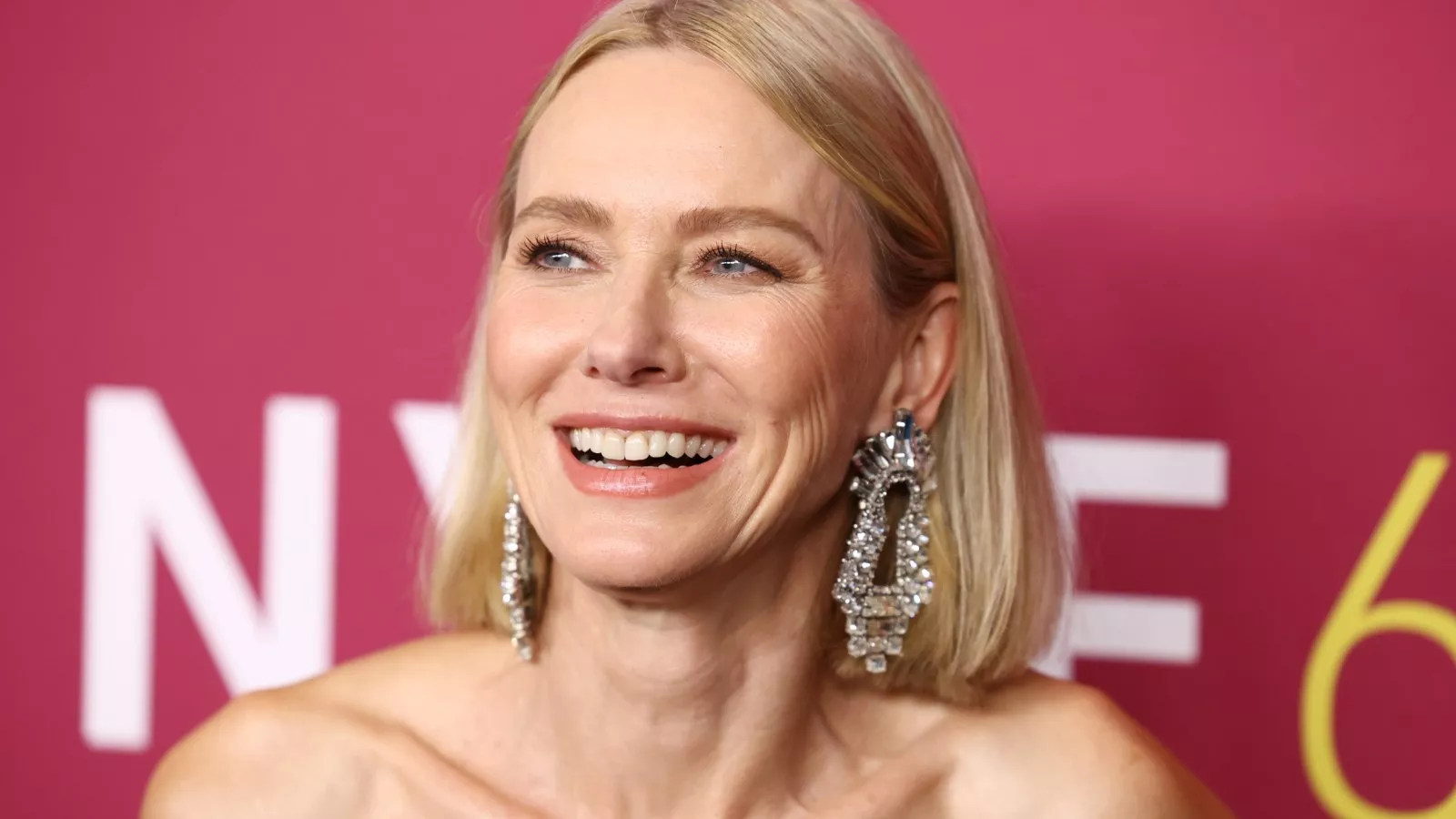 Naomi Watts poses in rare selfies with both of her kids and Billy Crudup