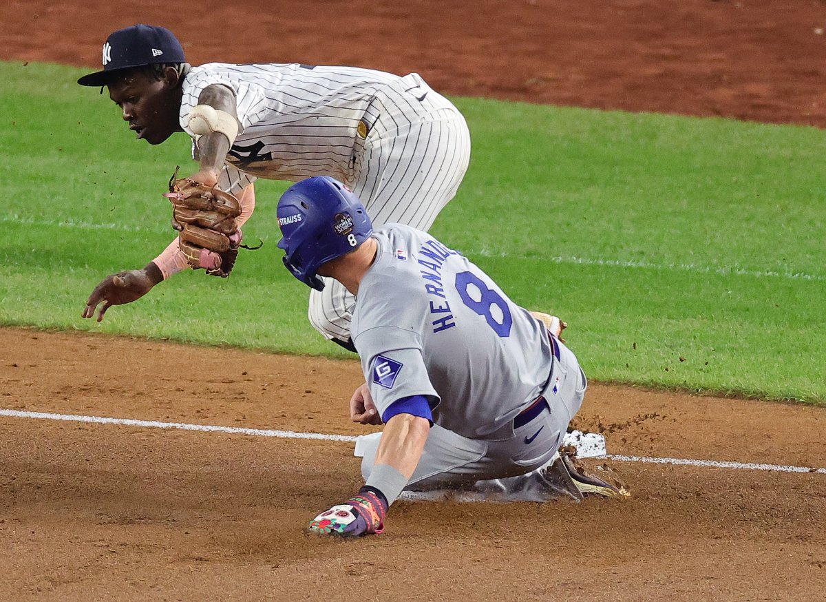 Jazz Chisolm tries to tag Kiké Hernandez