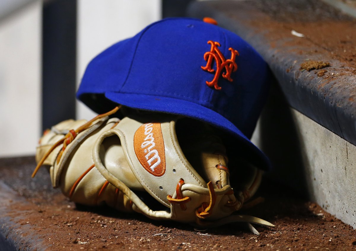 Mark Bradley New York Mets hat glove